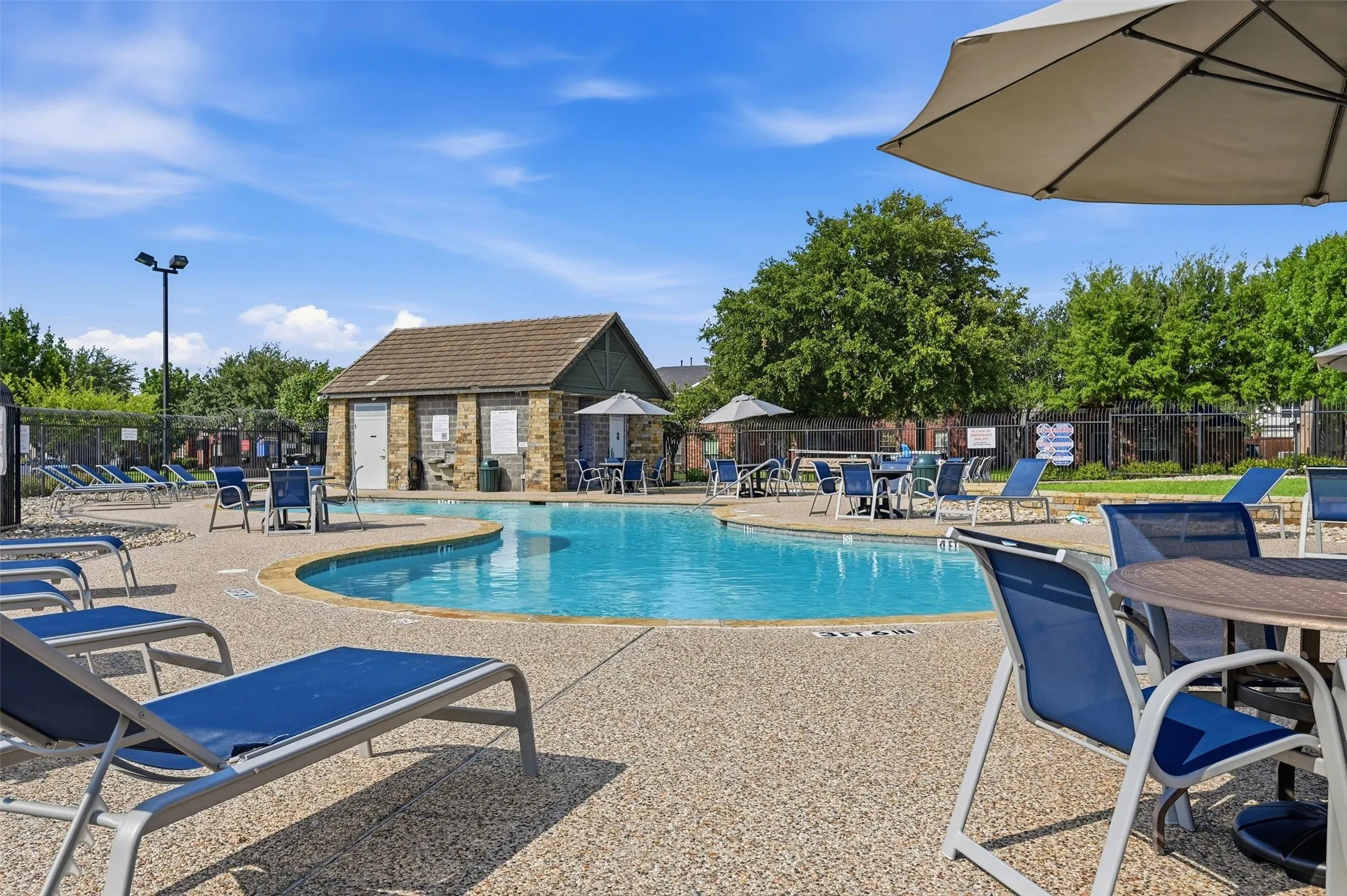 Single Family Residence For Sale in Denton County , 12218 Red Hawk Drive, Frisco, Texas 75033, 3 Bedroom, 2 Bathroom, 2 Garage spaces, 1,947 Sqft, built in 2002, mls#21313104, Real Estate Agent in Frisco, Homes For Sale in Denton county, Homes For Sale in Frisco, Realtor in Frisco Texas, Real Estate Brokerage Independent Realty Texas, Luminita Cordes Realtor
