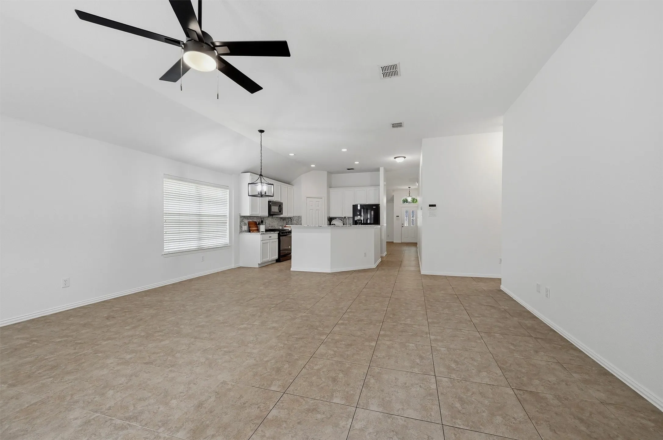 Single Family Residence For Sale in Denton County , 12218 Red Hawk Drive, Frisco, Texas 75033, 3 Bedroom, 2 Bathroom, 2 Garage spaces, 1,947 Sqft, built in 2002, mls#21313104, Real Estate Agent in Frisco, Homes For Sale in Denton county, Homes For Sale in Frisco, Realtor in Frisco Texas, Real Estate Brokerage Independent Realty Texas, Luminita Cordes Realtor
