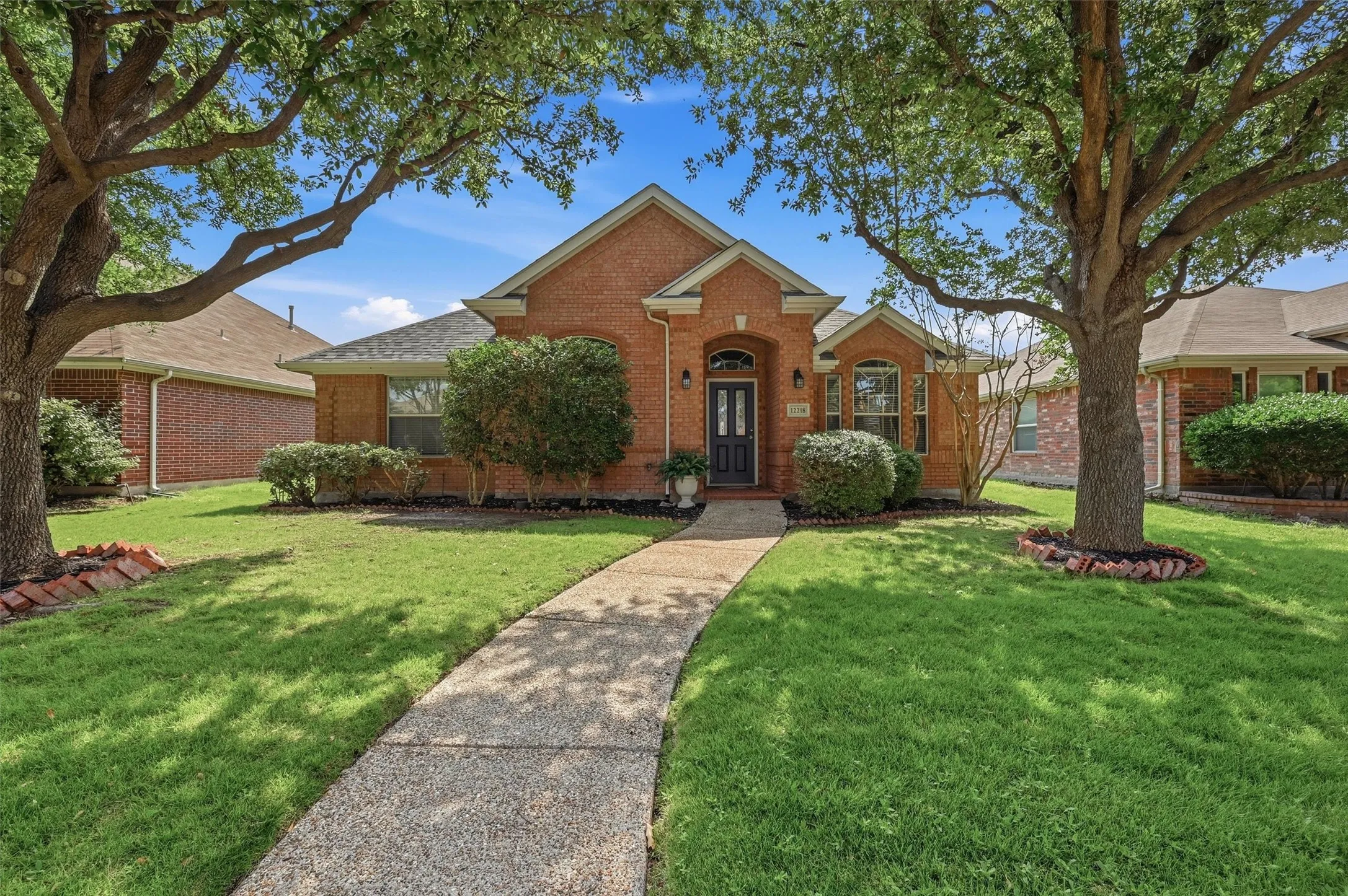 Single Family Residence For Sale in Denton County , 12218 Red Hawk Drive, Frisco, Texas 75033, 3 Bedroom, 2 Bathroom, 2 Garage spaces, 1,947 Sqft, built in 2002, mls#21313104, Real Estate Agent in Frisco, Homes For Sale in Denton county, Homes For Sale in Frisco, Realtor in Frisco Texas, Real Estate Brokerage Independent Realty Texas, Luminita Cordes Realtor