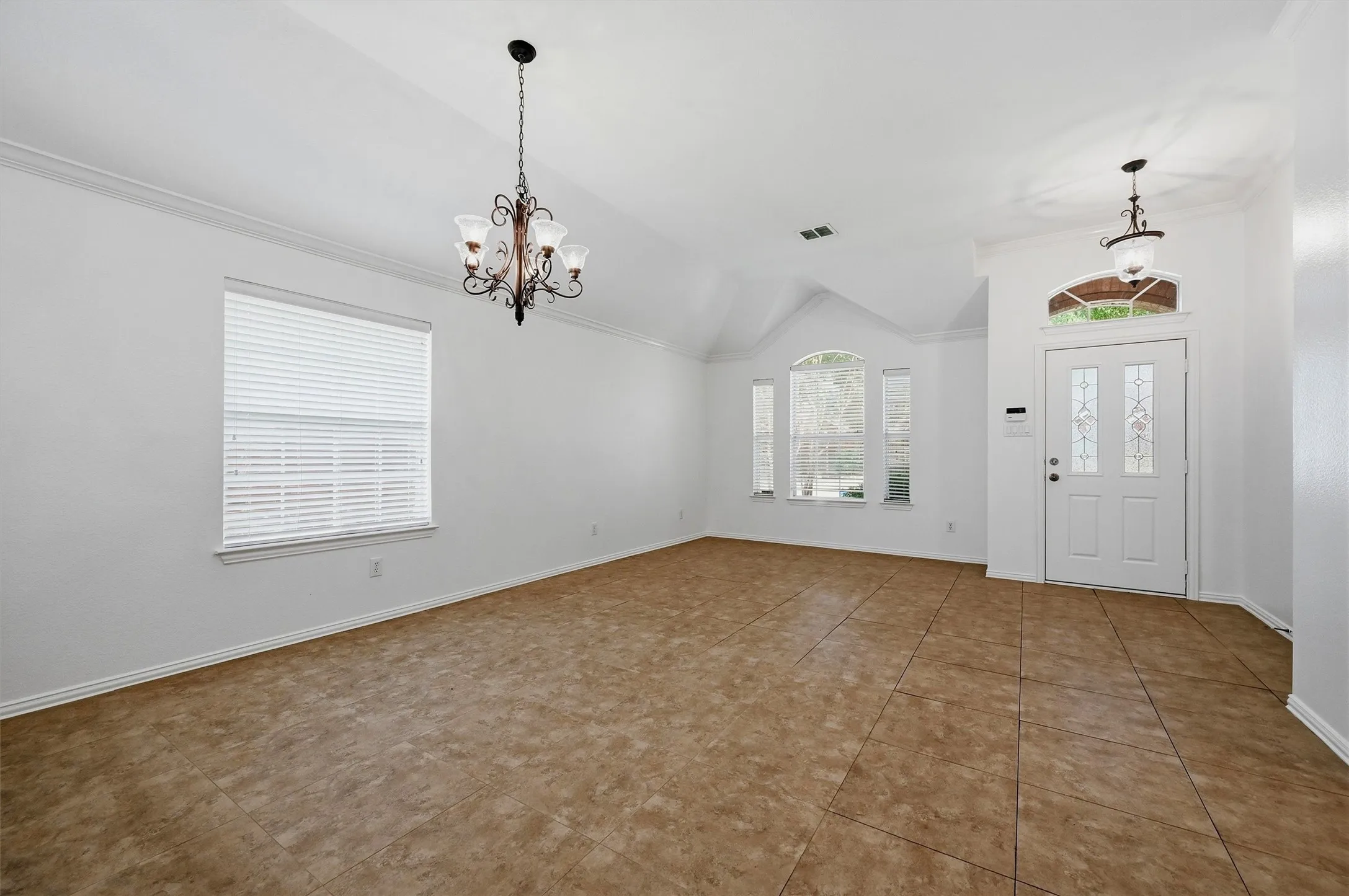 Single Family Residence For Sale in Denton County , 12218 Red Hawk Drive, Frisco, Texas 75033, 3 Bedroom, 2 Bathroom, 2 Garage spaces, 1,947 Sqft, built in 2002, mls#21313104, Real Estate Agent in Frisco, Homes For Sale in Denton county, Homes For Sale in Frisco, Realtor in Frisco Texas, Real Estate Brokerage Independent Realty Texas, Luminita Cordes Realtor