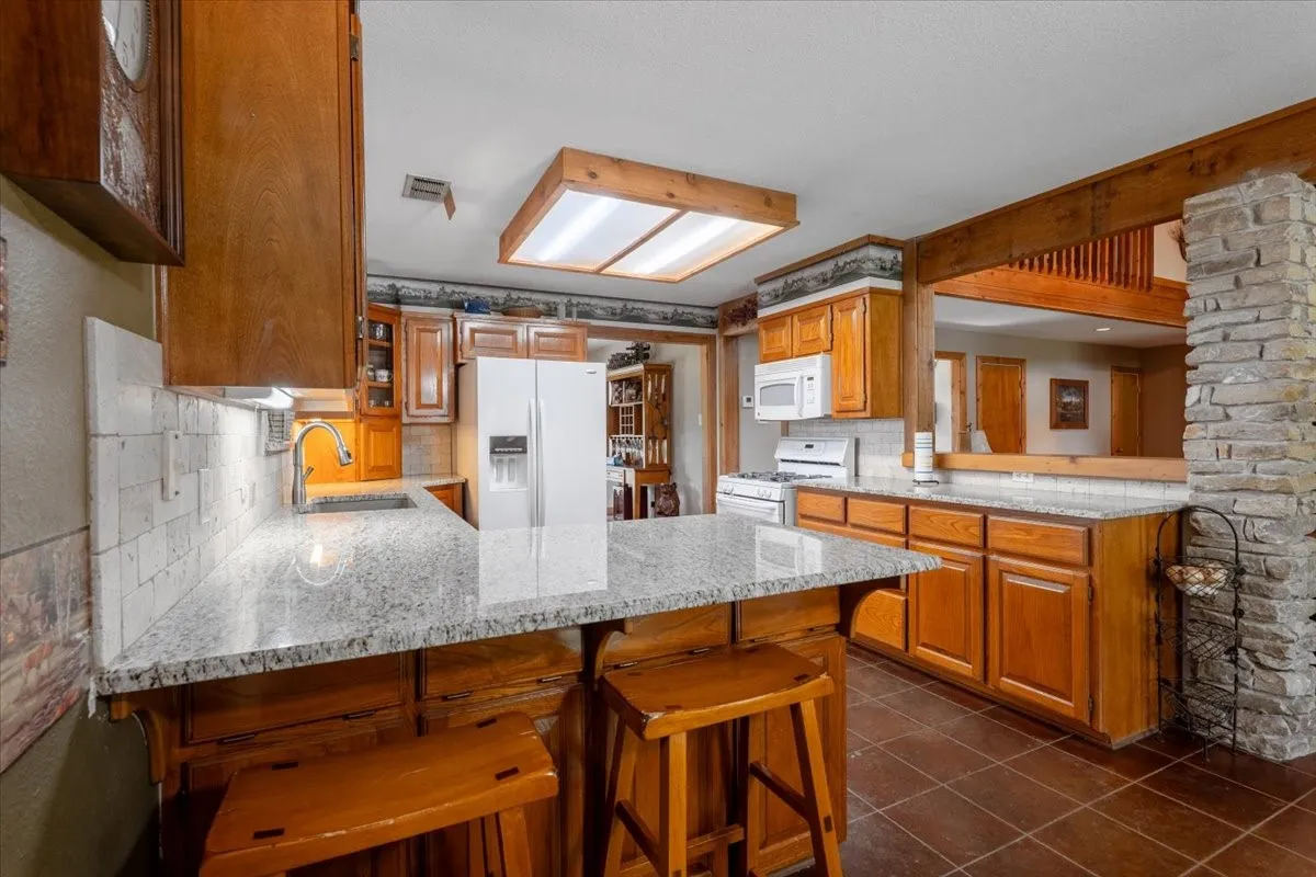 Farm For Sale in Parker County , 3614 Beech Street, Weatherford, Texas 76088, 3 Bedroom, 3 Bathroom, 3 Garage spaces, 2,296 Sqft, built in 1997, mls#21310688, Real Estate Agent in Weatherford, Homes For Sale in Parker county, Homes For Sale in Weatherford, Realtor in Weatherford Texas, Real Estate Brokerage Independent Realty Texas, Luminita Cordes Realtor