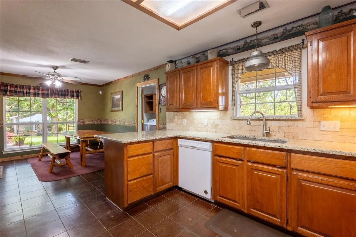 Farm For Sale in Parker County , 3614 Beech Street, Weatherford, Texas 76088, 3 Bedroom, 3 Bathroom, 3 Garage spaces, 2,296 Sqft, built in 1997, mls#21310688, Real Estate Agent in Weatherford, Homes For Sale in Parker county, Homes For Sale in Weatherford, Realtor in Weatherford Texas, Real Estate Brokerage Independent Realty Texas, Luminita Cordes Realtor