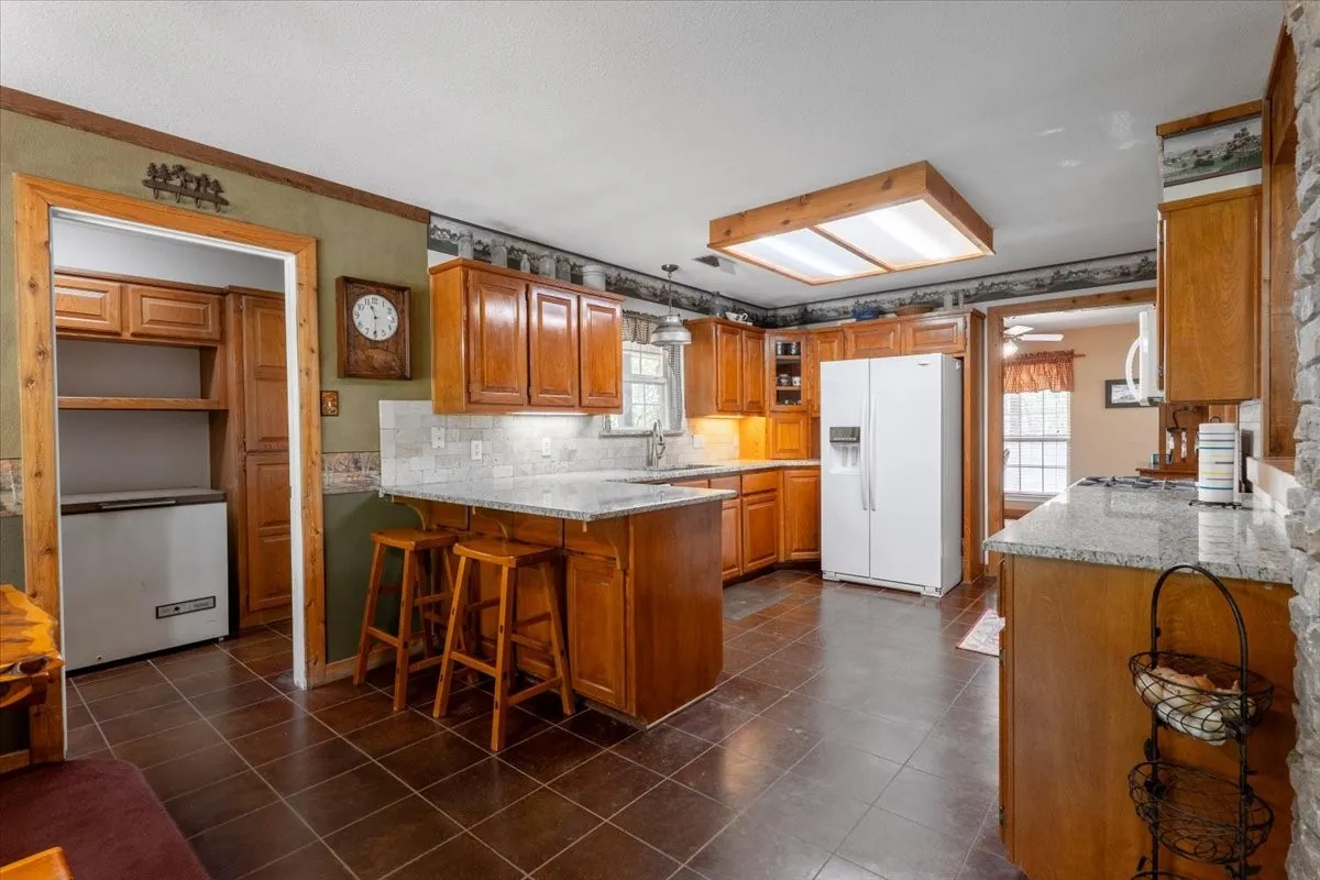 Farm For Sale in Parker County , 3614 Beech Street, Weatherford, Texas 76088, 3 Bedroom, 3 Bathroom, 3 Garage spaces, 2,296 Sqft, built in 1997, mls#21310688, Real Estate Agent in Weatherford, Homes For Sale in Parker county, Homes For Sale in Weatherford, Realtor in Weatherford Texas, Real Estate Brokerage Independent Realty Texas, Luminita Cordes Realtor