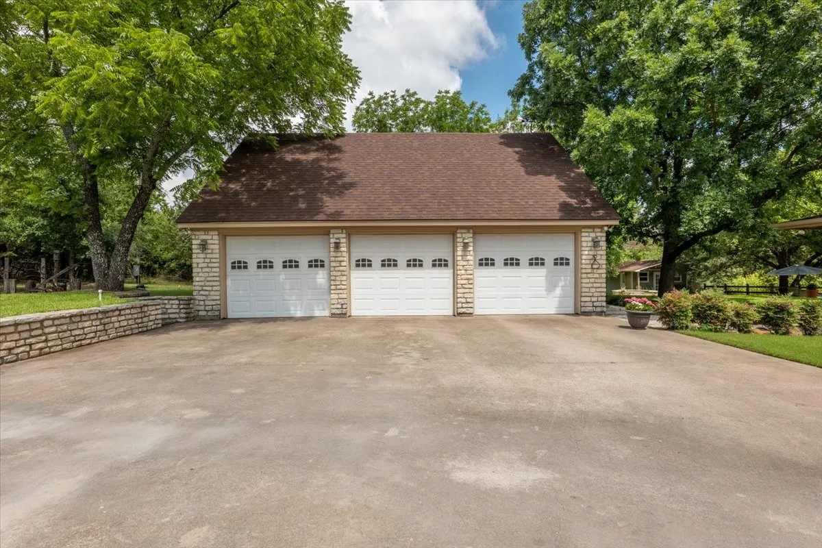 Farm For Sale in Parker County , 3614 Beech Street, Weatherford, Texas 76088, 3 Bedroom, 3 Bathroom, 3 Garage spaces, 2,296 Sqft, built in 1997, mls#21310688, Real Estate Agent in Weatherford, Homes For Sale in Parker county, Homes For Sale in Weatherford, Realtor in Weatherford Texas, Real Estate Brokerage Independent Realty Texas, Luminita Cordes Realtor