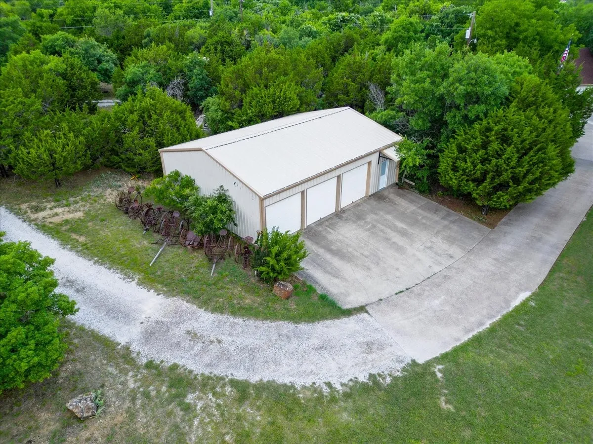 Farm For Sale in Parker County , 3614 Beech Street, Weatherford, Texas 76088, 3 Bedroom, 3 Bathroom, 3 Garage spaces, 2,296 Sqft, built in 1997, mls#21310688, Real Estate Agent in Weatherford, Homes For Sale in Parker county, Homes For Sale in Weatherford, Realtor in Weatherford Texas, Real Estate Brokerage Independent Realty Texas, Luminita Cordes Realtor