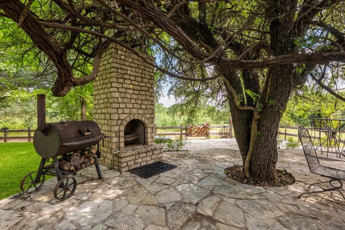 Farm For Sale in Parker County , 3614 Beech Street, Weatherford, Texas 76088, 3 Bedroom, 3 Bathroom, 3 Garage spaces, 2,296 Sqft, built in 1997, mls#21310688, Real Estate Agent in Weatherford, Homes For Sale in Parker county, Homes For Sale in Weatherford, Realtor in Weatherford Texas, Real Estate Brokerage Independent Realty Texas, Luminita Cordes Realtor