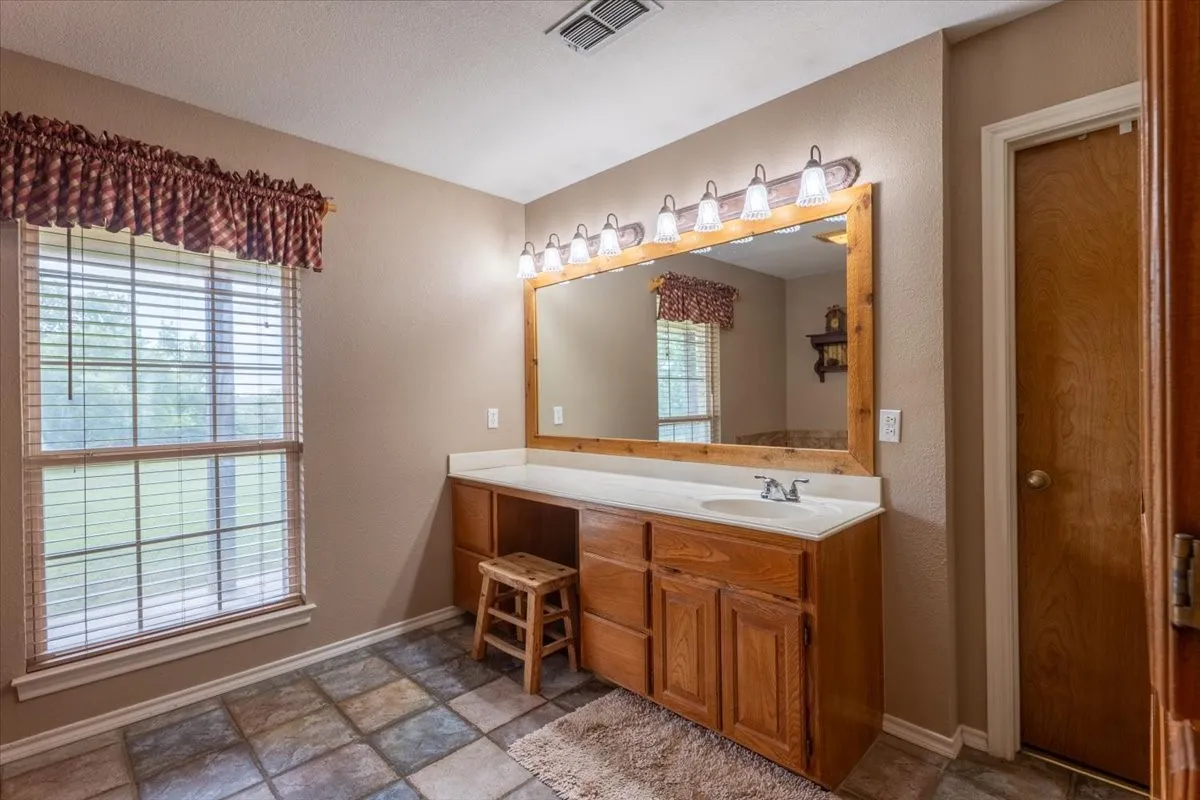 Farm For Sale in Parker County , 3614 Beech Street, Weatherford, Texas 76088, 3 Bedroom, 3 Bathroom, 3 Garage spaces, 2,296 Sqft, built in 1997, mls#21310688, Real Estate Agent in Weatherford, Homes For Sale in Parker county, Homes For Sale in Weatherford, Realtor in Weatherford Texas, Real Estate Brokerage Independent Realty Texas, Luminita Cordes Realtor
