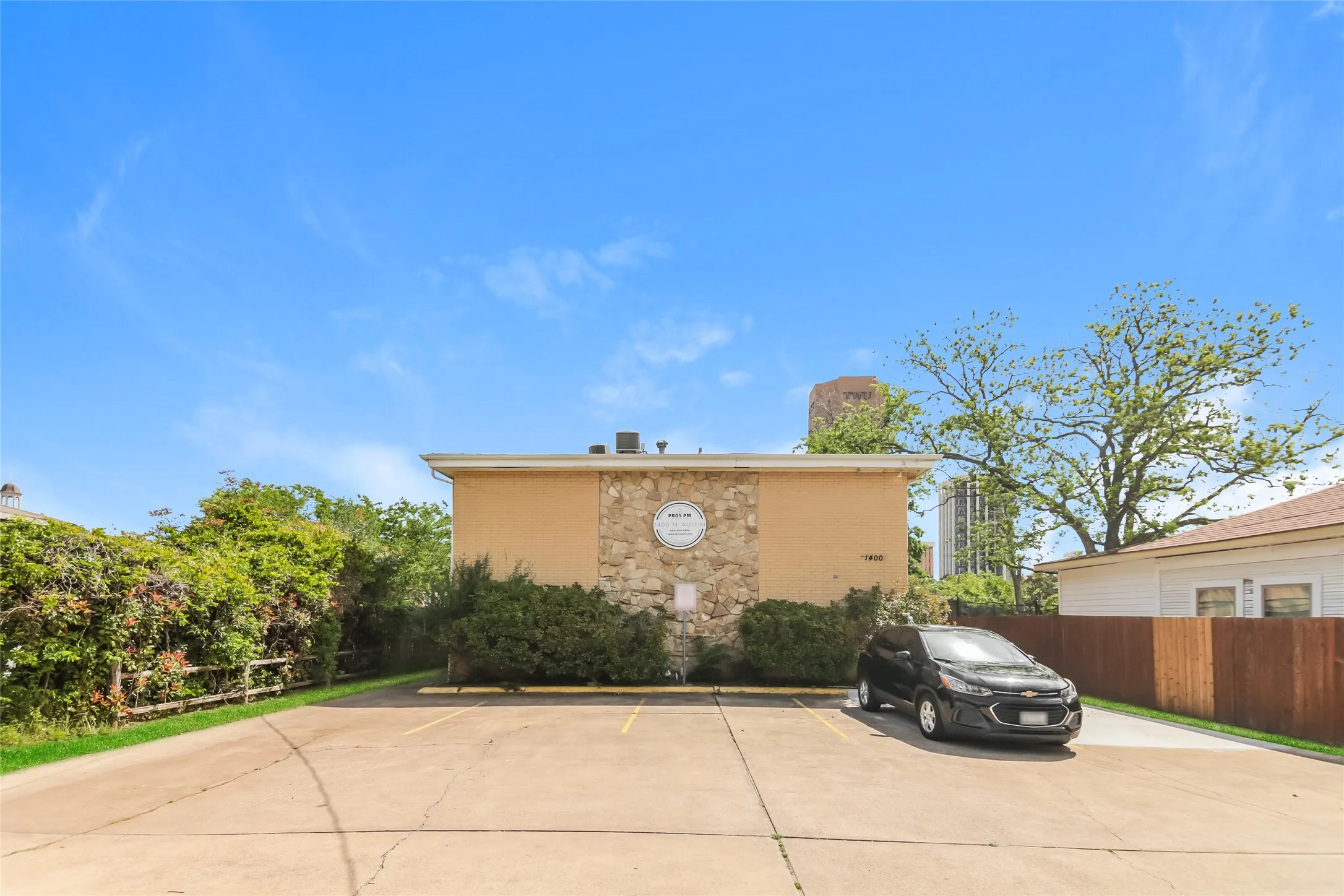 Apartment For Sale in Denton County , 1400 N Austin Street, Denton, Texas 76201, 8 Bedroom, 8 Bathroom, Garage spaces, 0 Sqft, built in 1972, Price $809,900, mls#21313261, Real Estate Agent in Denton, Homes For Sale in Denton county, Homes For Sale in Denton, Realtor in Denton Texas, Real Estate Brokerage Independent Realty Texas, Luminita Cordes Realtor
