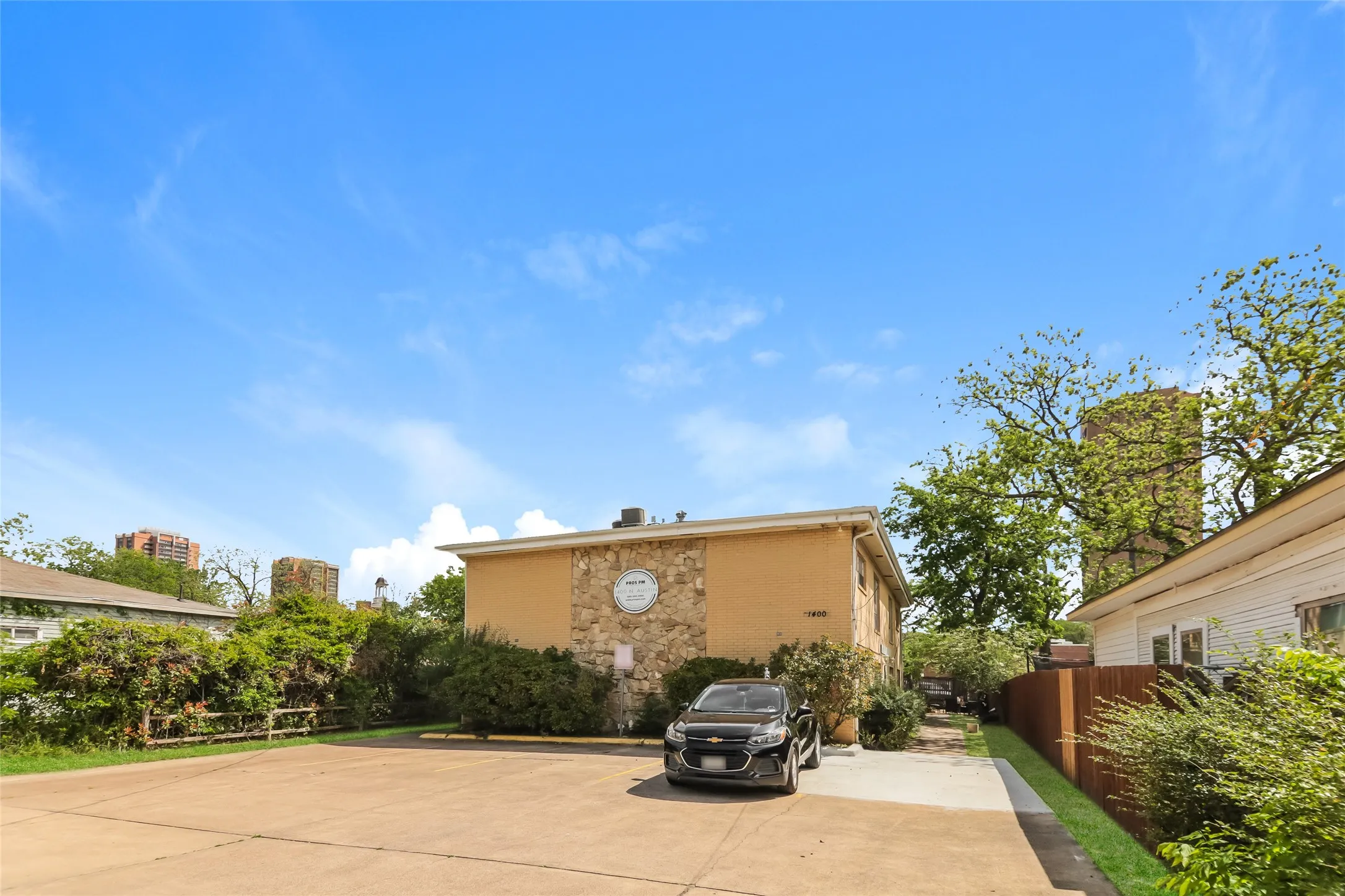 Apartment For Sale in Denton County , 1400 N Austin Street, Denton, Texas 76201, 8 Bedroom, 8 Bathroom, Garage spaces, 0 Sqft, built in 1972, Price $809,900, mls#21313261, Real Estate Agent in Denton, Homes For Sale in Denton county, Homes For Sale in Denton, Realtor in Denton Texas, Real Estate Brokerage Independent Realty Texas, Luminita Cordes Realtor