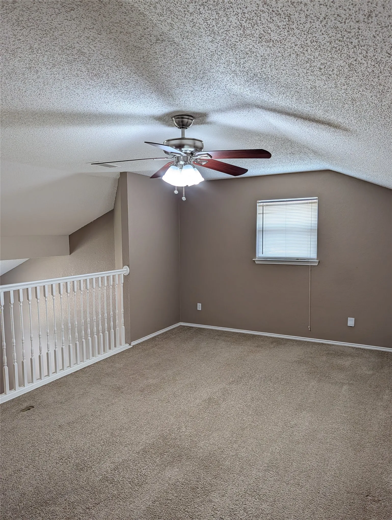 Single Family Residence For Rent in Tarrant County , 700 Flamingo Drive, Saginaw, Texas 76131, 5 Bedroom, 3 Bathroom, 2 Garage spaces, 2,272 Sqft, built in 2003, mls#21313270, Real Estate Agent in Saginaw, Homes For Rent in Tarrant county, Homes For Rent in Saginaw, Realtor in Saginaw Texas, Real Estate Brokerage Independent Realty Texas, Luminita Cordes Realtor