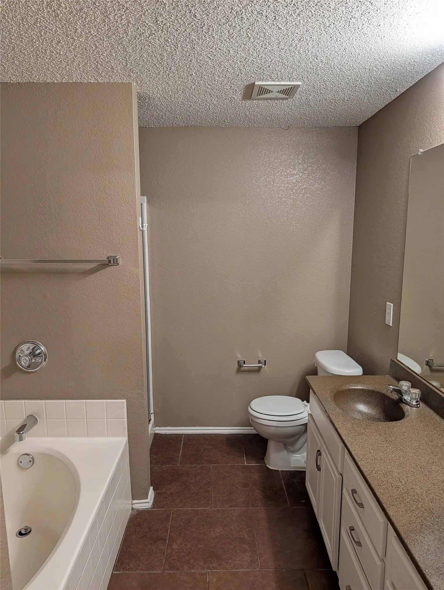 Single Family Residence For Rent in Tarrant County , 700 Flamingo Drive, Saginaw, Texas 76131, 5 Bedroom, 3 Bathroom, 2 Garage spaces, 2,272 Sqft, built in 2003, mls#21313270, Real Estate Agent in Saginaw, Homes For Rent in Tarrant county, Homes For Rent in Saginaw, Realtor in Saginaw Texas, Real Estate Brokerage Independent Realty Texas, Luminita Cordes Realtor
