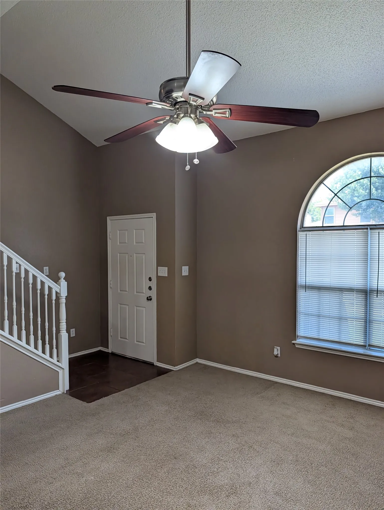 Single Family Residence For Rent in Tarrant County , 700 Flamingo Drive, Saginaw, Texas 76131, 5 Bedroom, 3 Bathroom, 2 Garage spaces, 2,272 Sqft, built in 2003, mls#21313270, Real Estate Agent in Saginaw, Homes For Rent in Tarrant county, Homes For Rent in Saginaw, Realtor in Saginaw Texas, Real Estate Brokerage Independent Realty Texas, Luminita Cordes Realtor