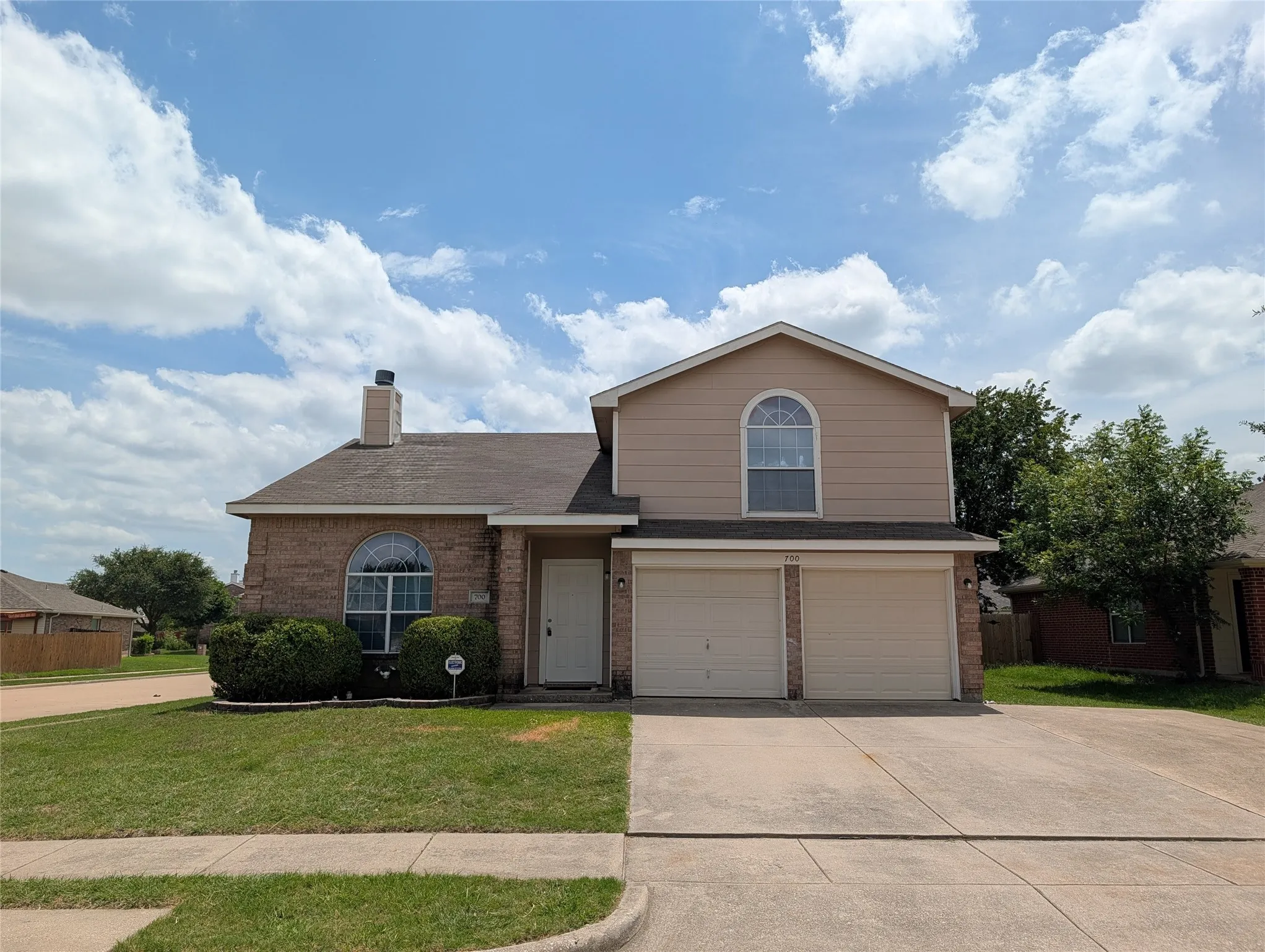 Single Family Residence For Rent in Tarrant County , 700 Flamingo Drive, Saginaw, Texas 76131, 5 Bedroom, 3 Bathroom, 2 Garage spaces, 2,272 Sqft, built in 2003, mls#21313270, Real Estate Agent in Saginaw, Homes For Rent in Tarrant county, Homes For Rent in Saginaw, Realtor in Saginaw Texas, Real Estate Brokerage Independent Realty Texas, Luminita Cordes Realtor