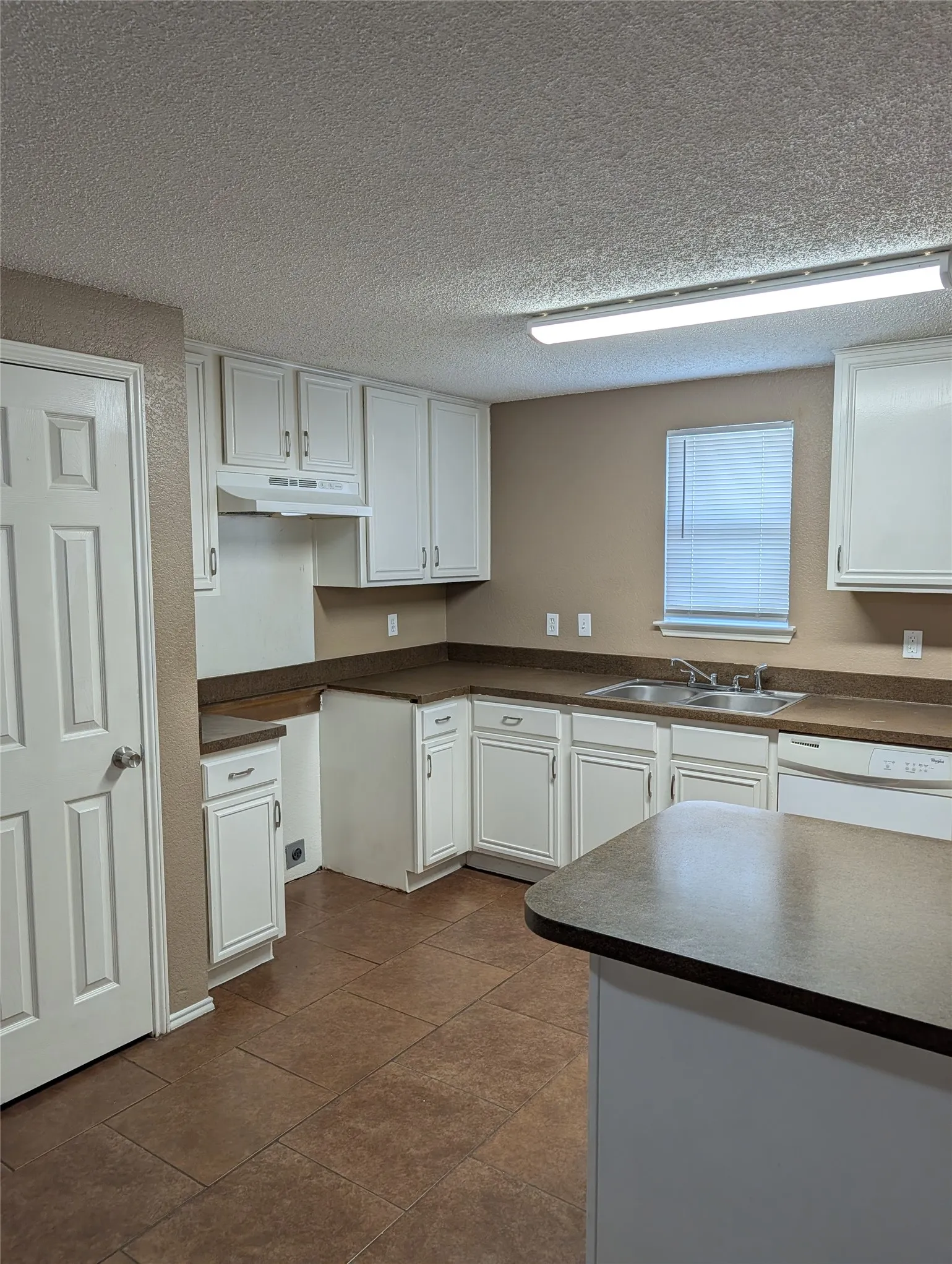 Single Family Residence For Rent in Tarrant County , 700 Flamingo Drive, Saginaw, Texas 76131, 5 Bedroom, 3 Bathroom, 2 Garage spaces, 2,272 Sqft, built in 2003, mls#21313270, Real Estate Agent in Saginaw, Homes For Rent in Tarrant county, Homes For Rent in Saginaw, Realtor in Saginaw Texas, Real Estate Brokerage Independent Realty Texas, Luminita Cordes Realtor