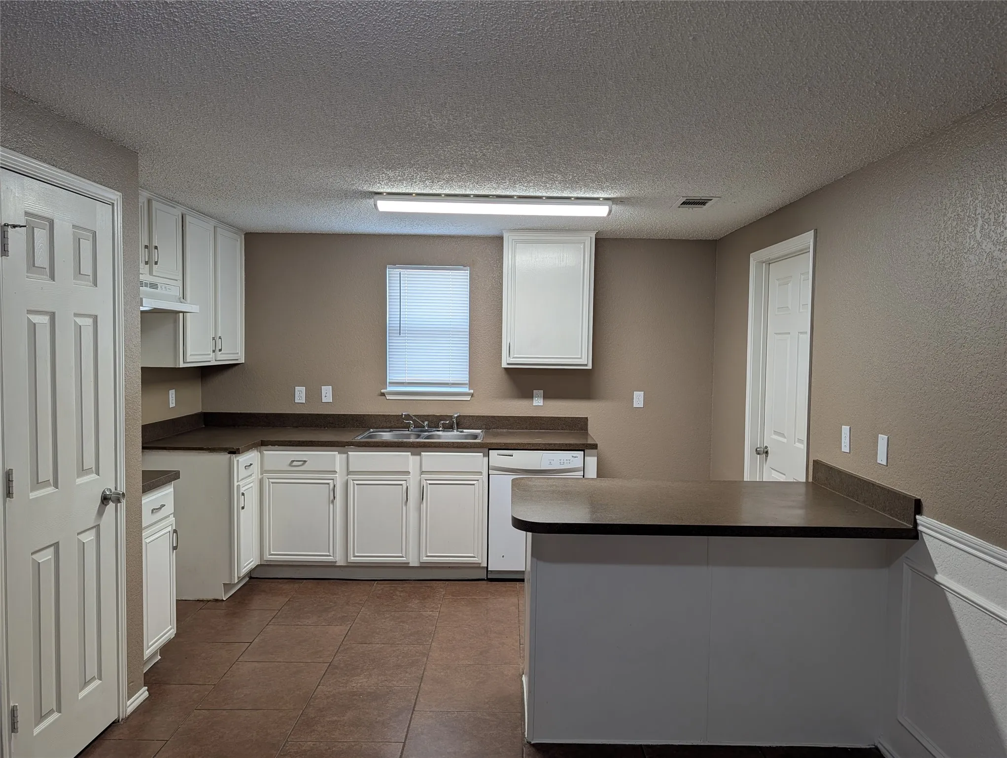 Single Family Residence For Rent in Tarrant County , 700 Flamingo Drive, Saginaw, Texas 76131, 5 Bedroom, 3 Bathroom, 2 Garage spaces, 2,272 Sqft, built in 2003, mls#21313270, Real Estate Agent in Saginaw, Homes For Rent in Tarrant county, Homes For Rent in Saginaw, Realtor in Saginaw Texas, Real Estate Brokerage Independent Realty Texas, Luminita Cordes Realtor