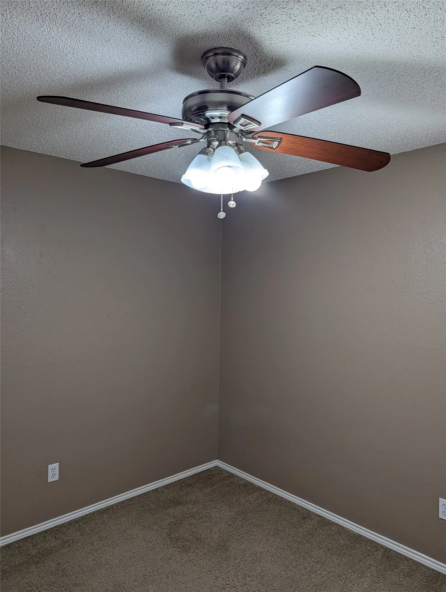 Single Family Residence For Rent in Tarrant County , 700 Flamingo Drive, Saginaw, Texas 76131, 5 Bedroom, 3 Bathroom, 2 Garage spaces, 2,272 Sqft, built in 2003, mls#21313270, Real Estate Agent in Saginaw, Homes For Rent in Tarrant county, Homes For Rent in Saginaw, Realtor in Saginaw Texas, Real Estate Brokerage Independent Realty Texas, Luminita Cordes Realtor