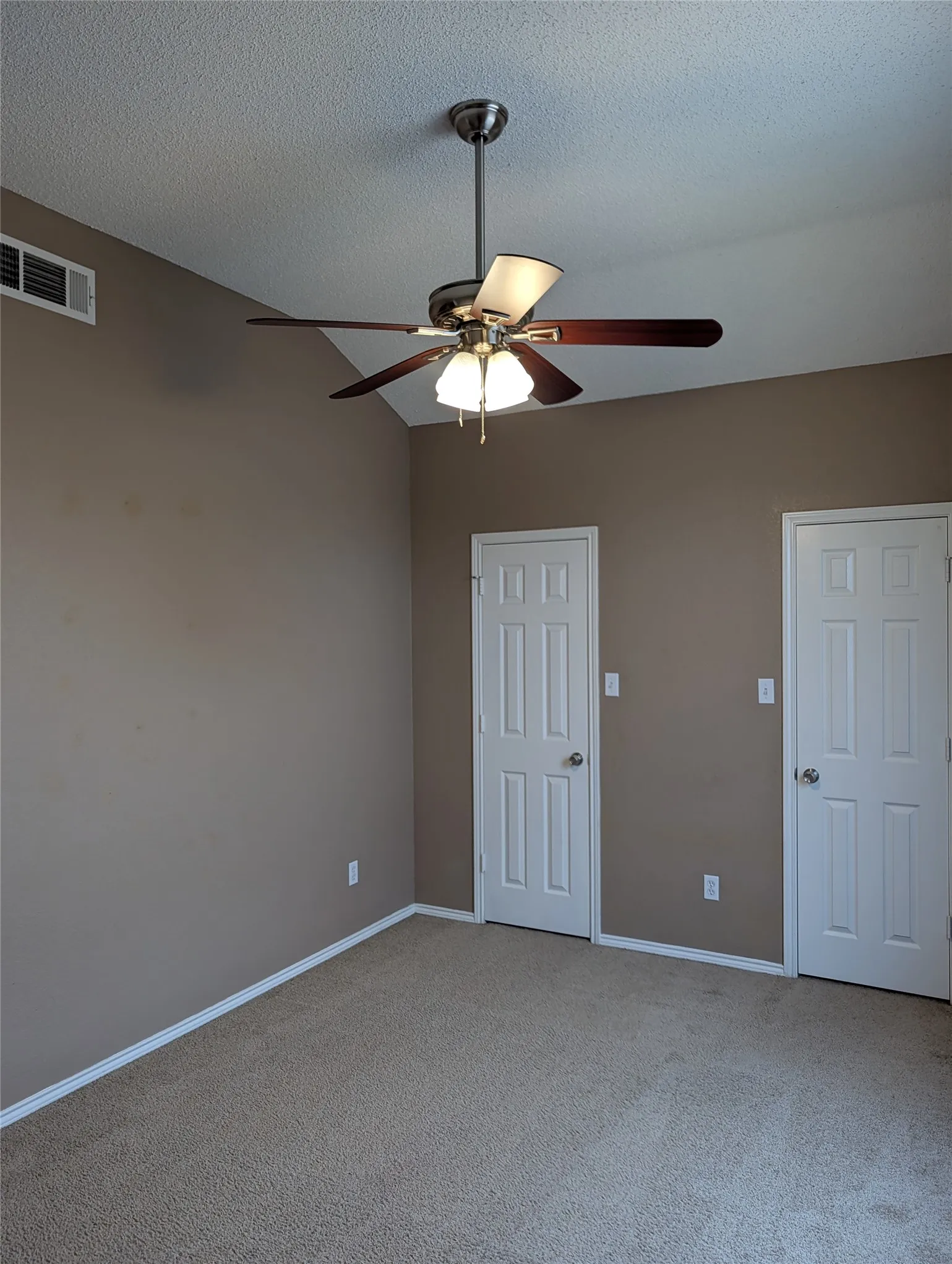 Single Family Residence For Rent in Tarrant County , 700 Flamingo Drive, Saginaw, Texas 76131, 5 Bedroom, 3 Bathroom, 2 Garage spaces, 2,272 Sqft, built in 2003, mls#21313270, Real Estate Agent in Saginaw, Homes For Rent in Tarrant county, Homes For Rent in Saginaw, Realtor in Saginaw Texas, Real Estate Brokerage Independent Realty Texas, Luminita Cordes Realtor