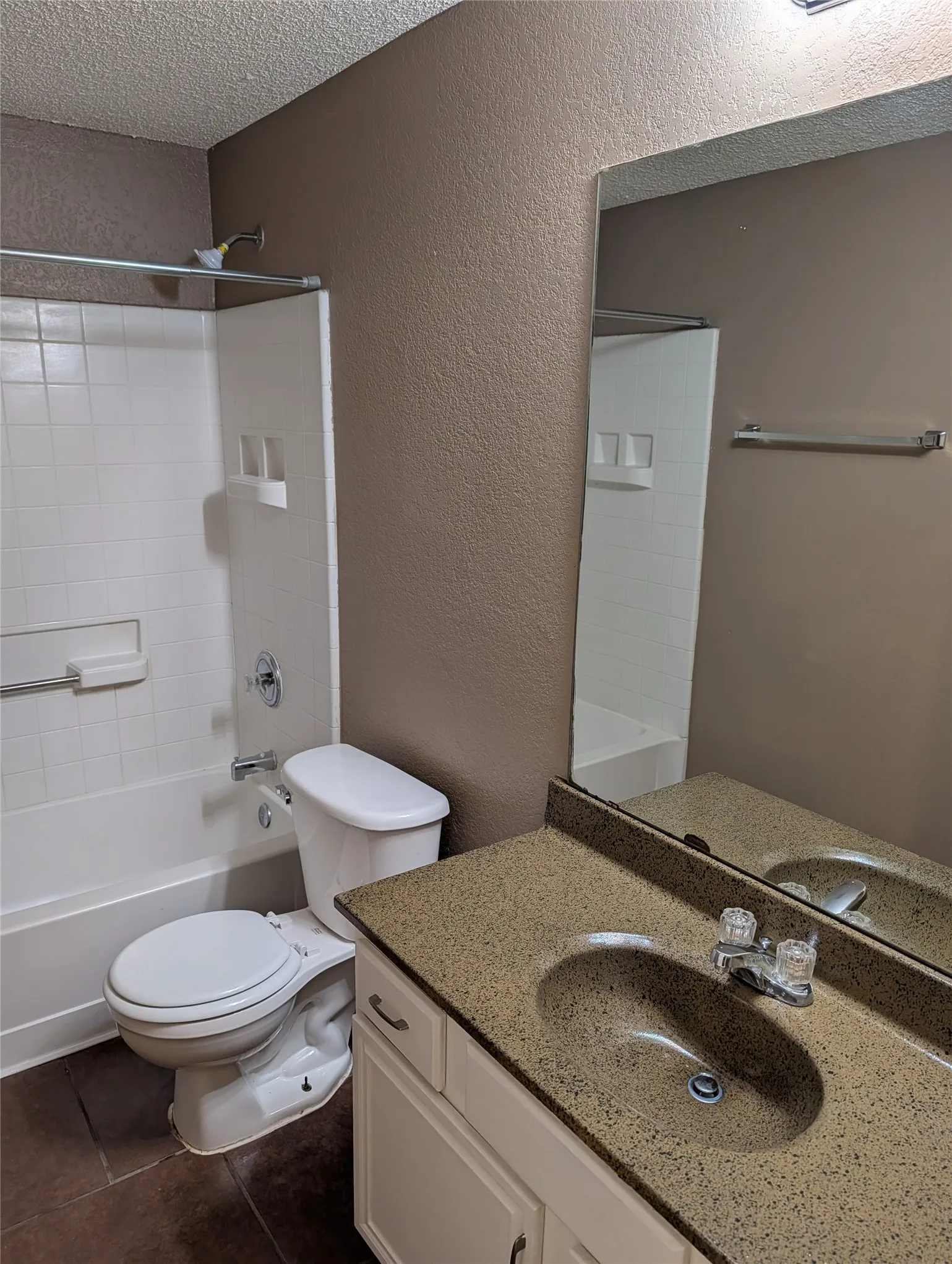 Single Family Residence For Rent in Tarrant County , 700 Flamingo Drive, Saginaw, Texas 76131, 5 Bedroom, 3 Bathroom, 2 Garage spaces, 2,272 Sqft, built in 2003, mls#21313270, Real Estate Agent in Saginaw, Homes For Rent in Tarrant county, Homes For Rent in Saginaw, Realtor in Saginaw Texas, Real Estate Brokerage Independent Realty Texas, Luminita Cordes Realtor