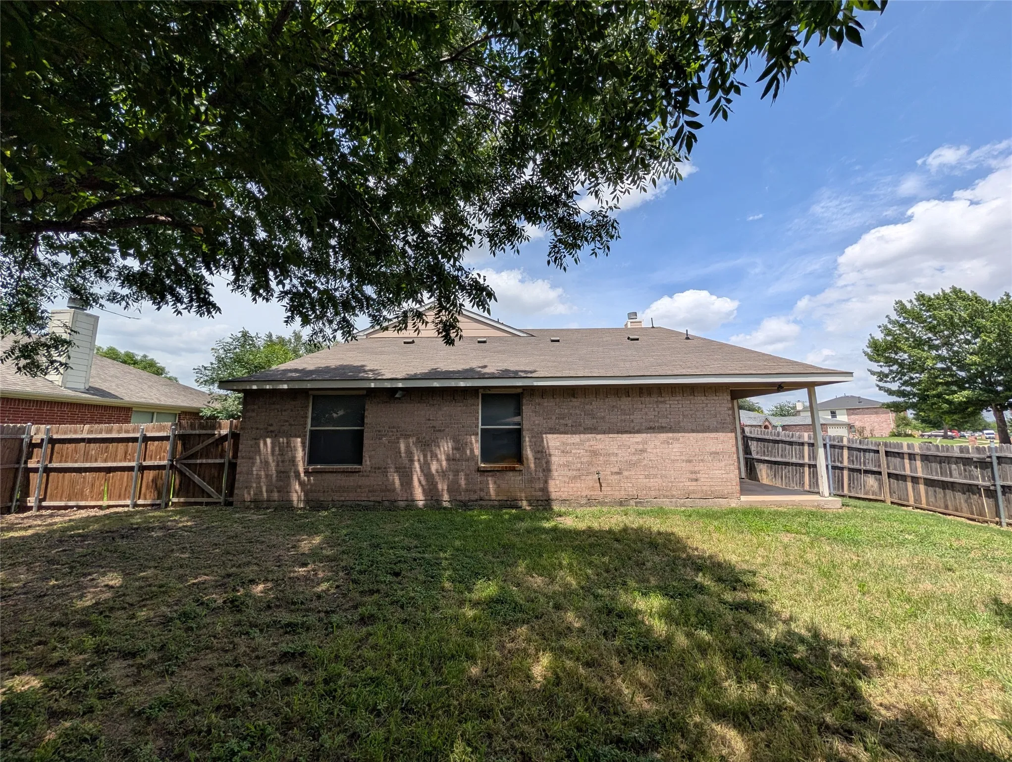 Single Family Residence For Rent in Tarrant County , 700 Flamingo Drive, Saginaw, Texas 76131, 5 Bedroom, 3 Bathroom, 2 Garage spaces, 2,272 Sqft, built in 2003, mls#21313270, Real Estate Agent in Saginaw, Homes For Rent in Tarrant county, Homes For Rent in Saginaw, Realtor in Saginaw Texas, Real Estate Brokerage Independent Realty Texas, Luminita Cordes Realtor