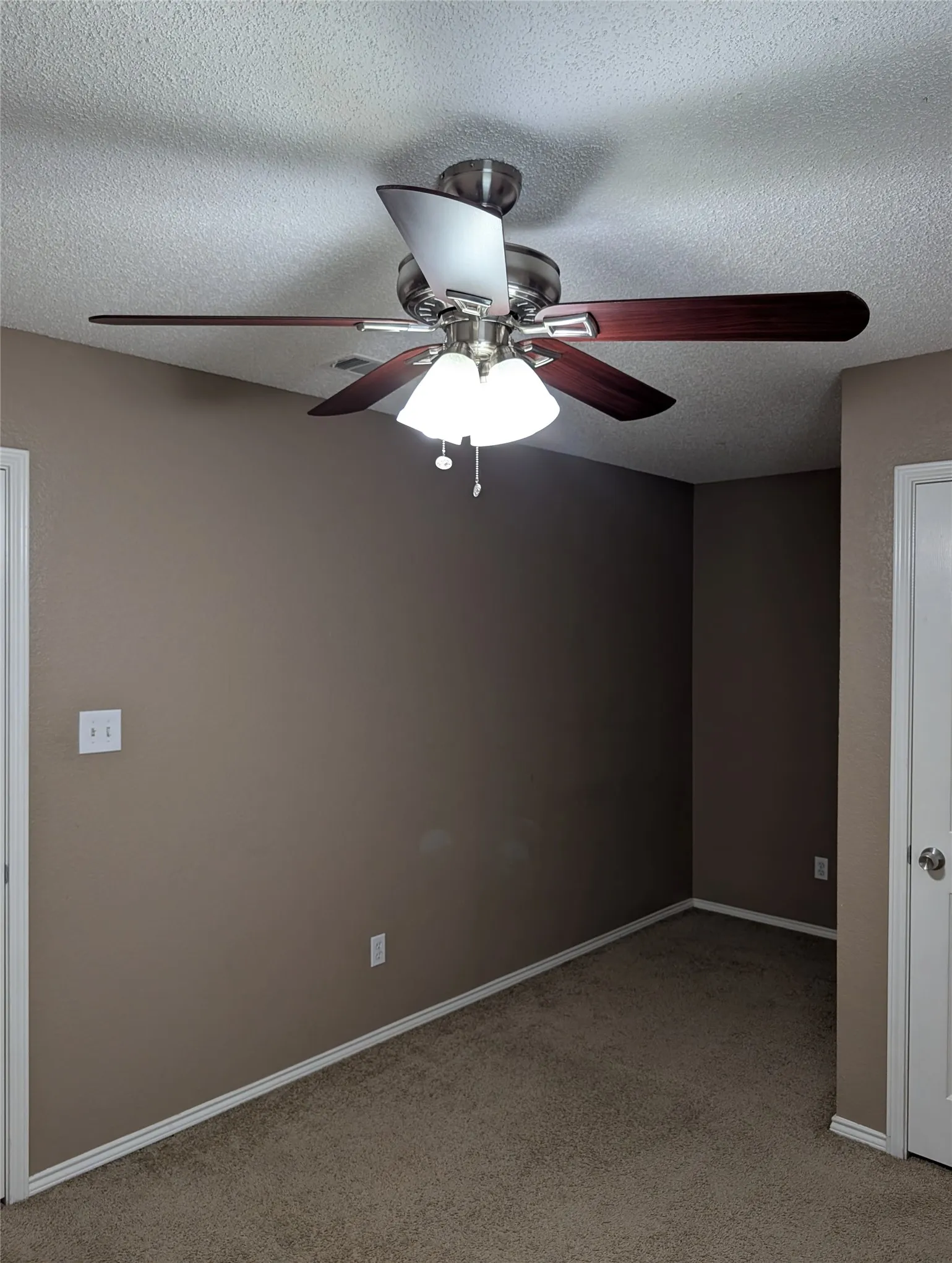 Single Family Residence For Rent in Tarrant County , 700 Flamingo Drive, Saginaw, Texas 76131, 5 Bedroom, 3 Bathroom, 2 Garage spaces, 2,272 Sqft, built in 2003, mls#21313270, Real Estate Agent in Saginaw, Homes For Rent in Tarrant county, Homes For Rent in Saginaw, Realtor in Saginaw Texas, Real Estate Brokerage Independent Realty Texas, Luminita Cordes Realtor