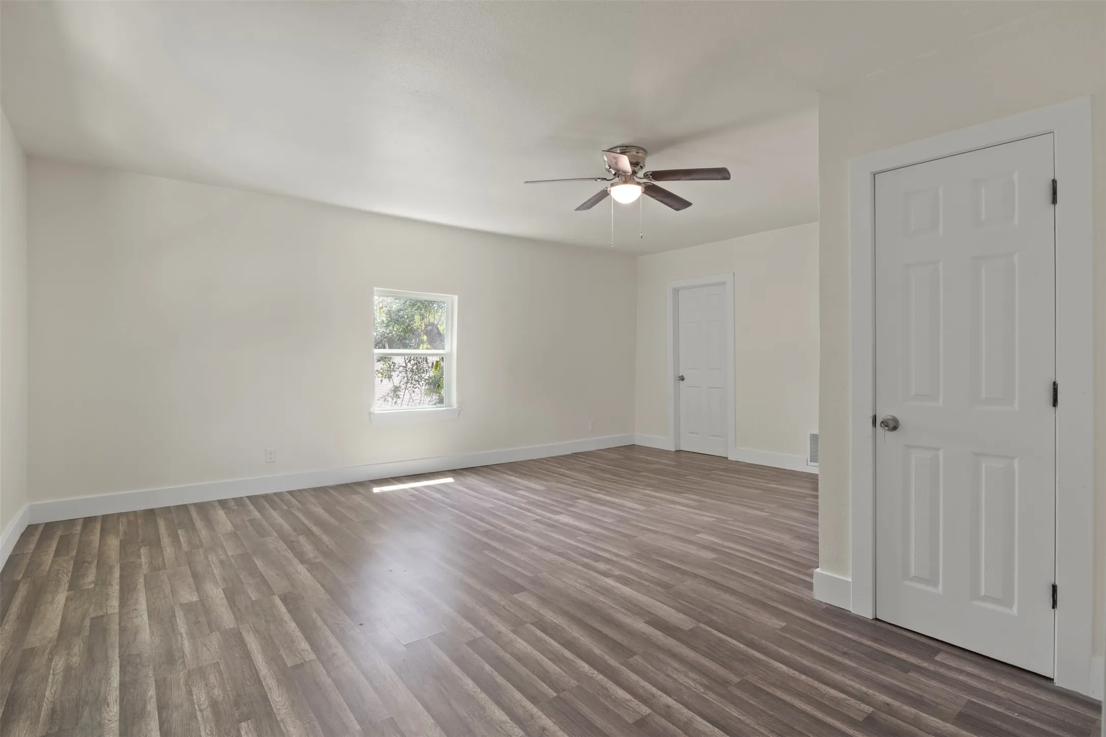 Massive Bedroom, larger than the master bedroom upstairs.
