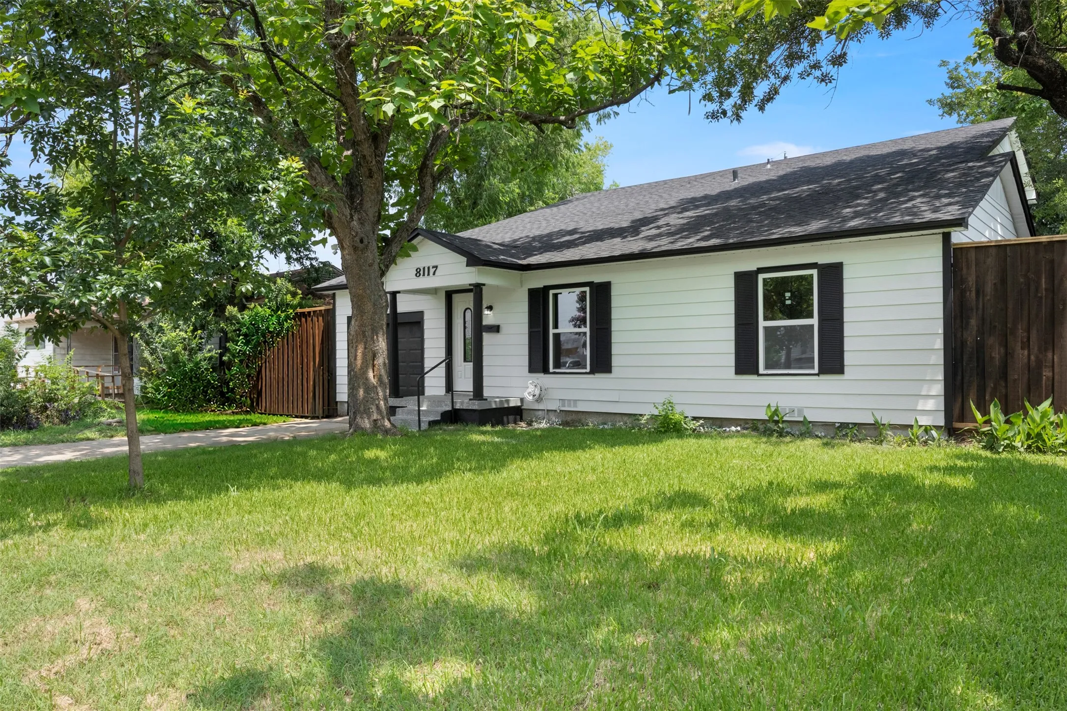 Single Family Residence For Sale in Dallas County , 8117 Marvel Drive, Dallas, Texas 75217, 4 Bedroom, 3 Bathroom, 1 Garage spaces, 2,384 Sqft, built in 1955, mls#21310899, Real Estate Agent in Dallas, Homes For Sale in Dallas county, Homes For Sale in Dallas, Realtor in Dallas Texas, Real Estate Brokerage Independent Realty Texas, Luminita Cordes Realtor