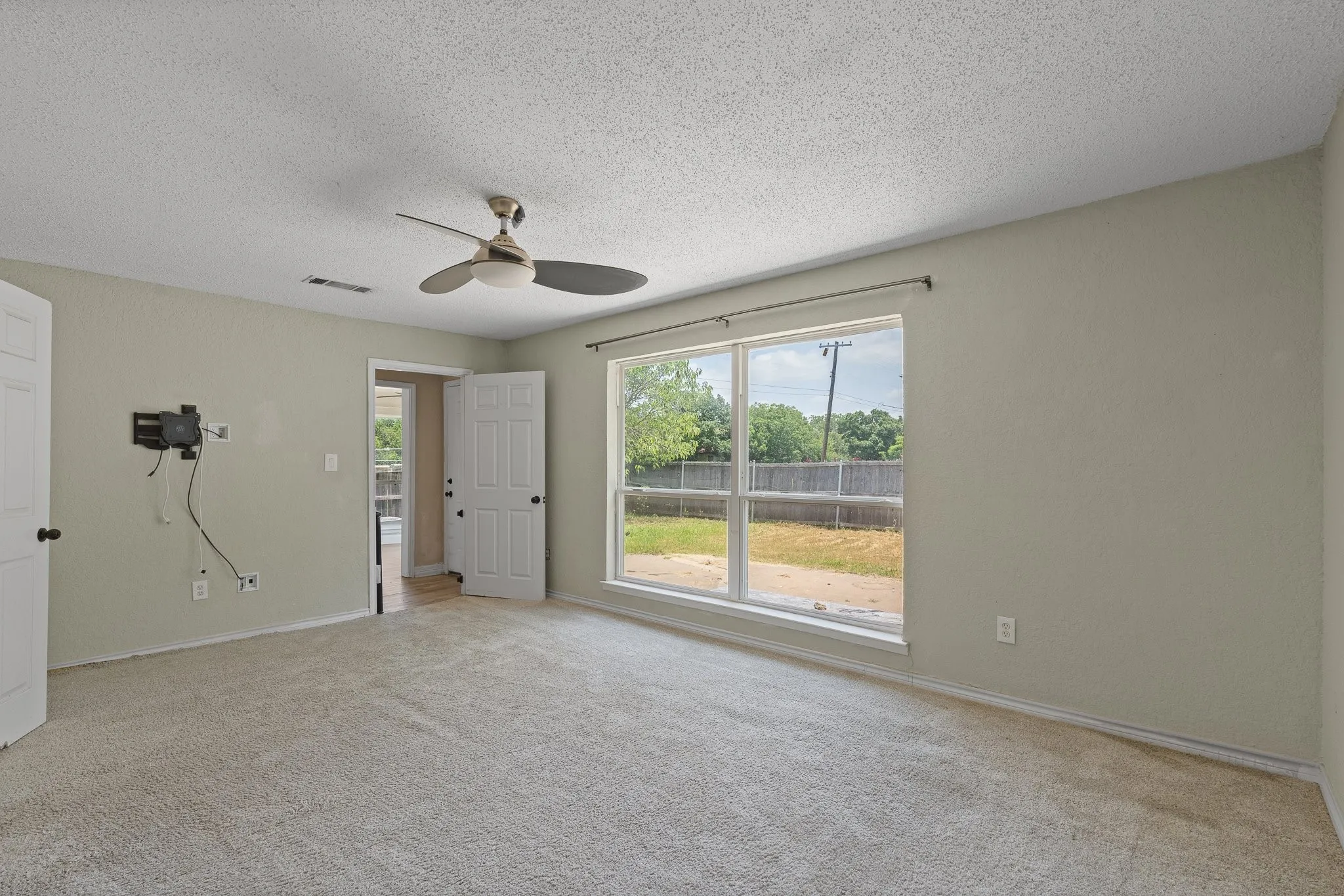 Single Family Residence For Sale in Johnson County , 111 W Shelton Street, Alvarado, Texas 76009, 3 Bedroom, 2 Bathroom, Garage spaces, 1,599 Sqft, built in 1985, mls#21312155, Real Estate Agent in Alvarado, Homes For Sale in Johnson county, Homes For Sale in Alvarado, Realtor in Alvarado Texas, Real Estate Brokerage Independent Realty Texas, Luminita Cordes Realtor