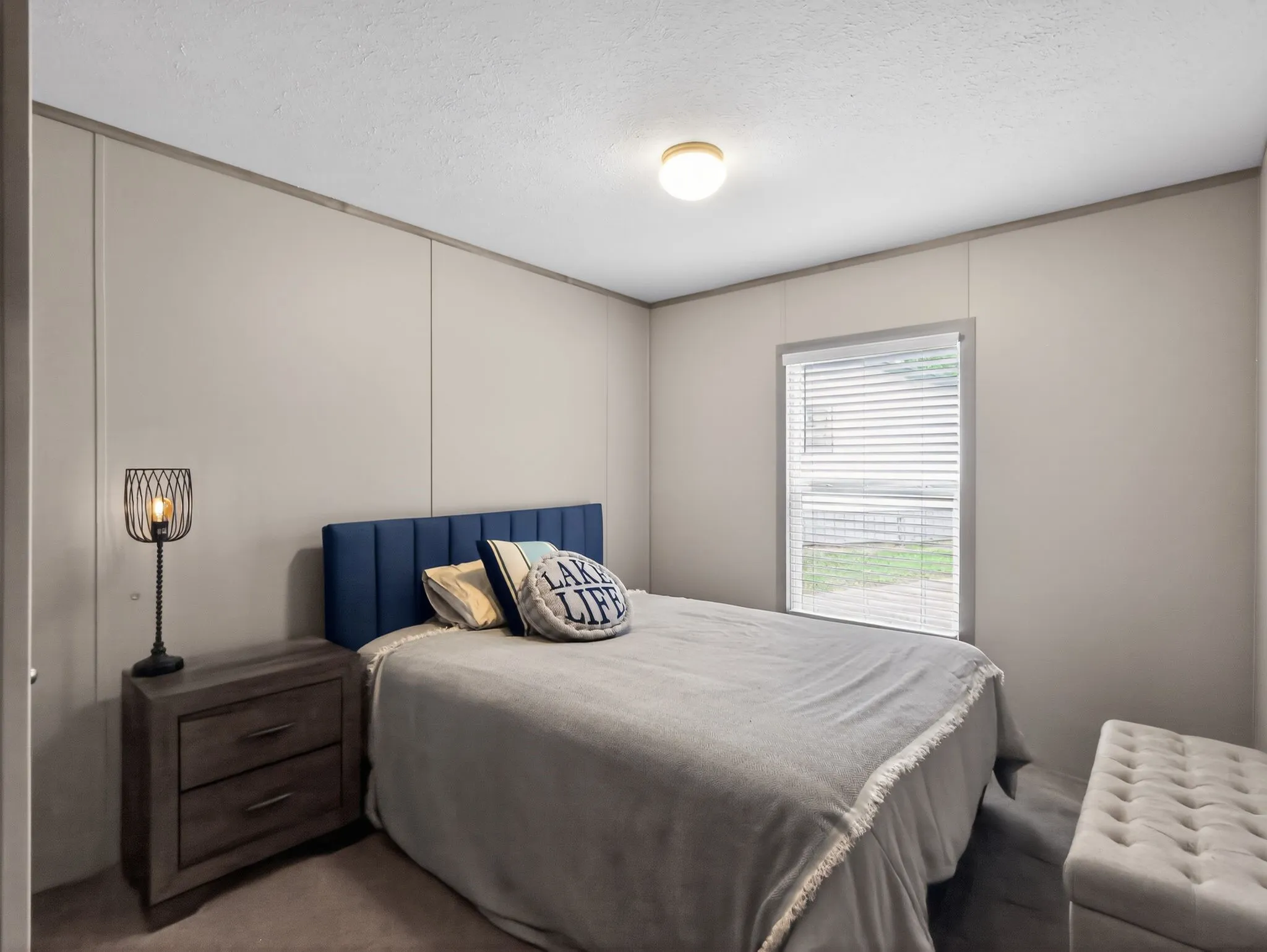Recessed window with horizontal blinds