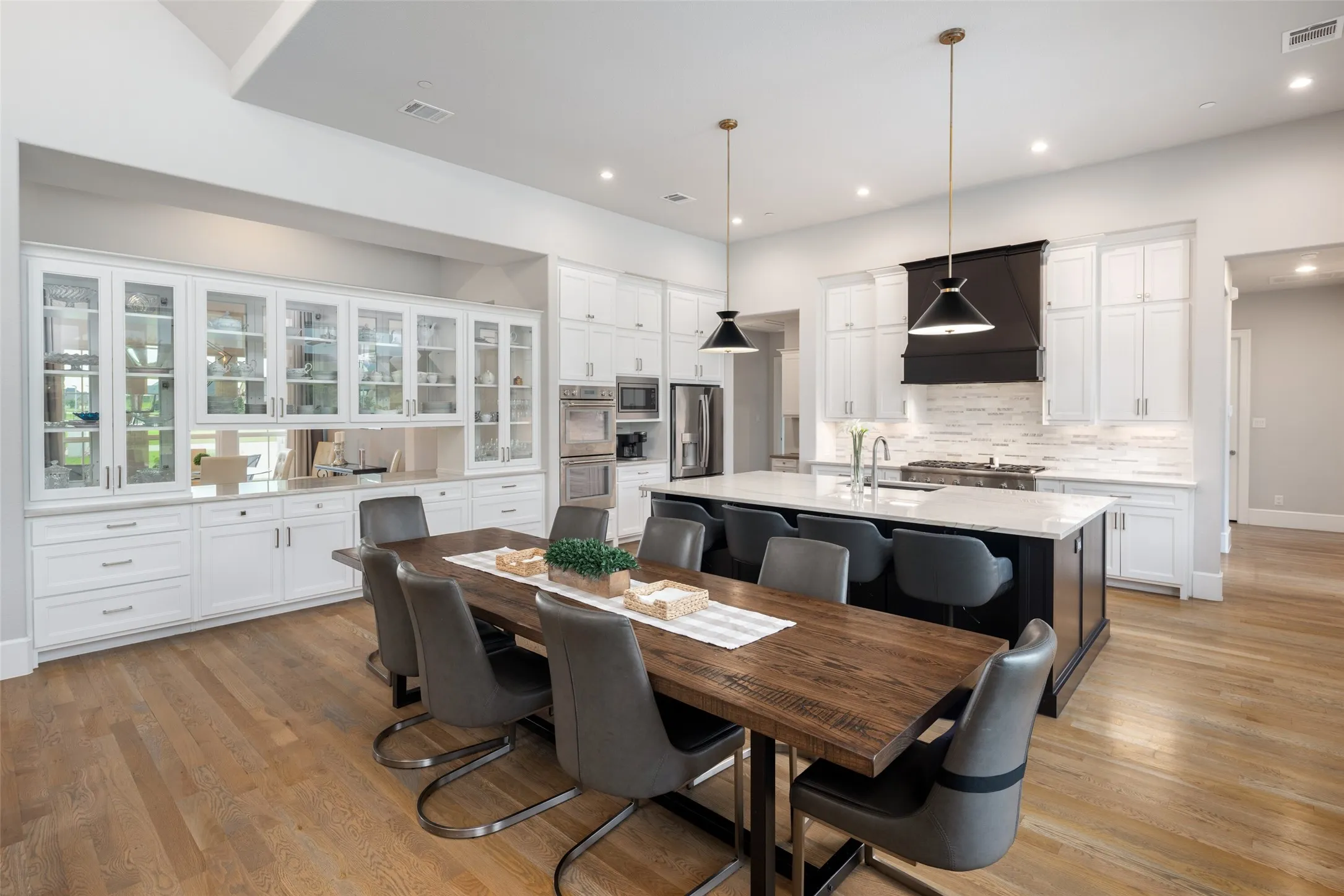 Single Family Residence For Sale in Collin County , 701 Inverness Lane, Lucas, Texas 75002, 5 Bedroom, 6 Bathroom, 3 Garage spaces, 4,661 Sqft, built in 2020, mls#21307783, Real Estate Agent in Lucas, Homes For Sale in Collin county, Homes For Sale in Lucas, Realtor in Lucas Texas, Real Estate Brokerage Independent Realty Texas, Luminita Cordes Realtor