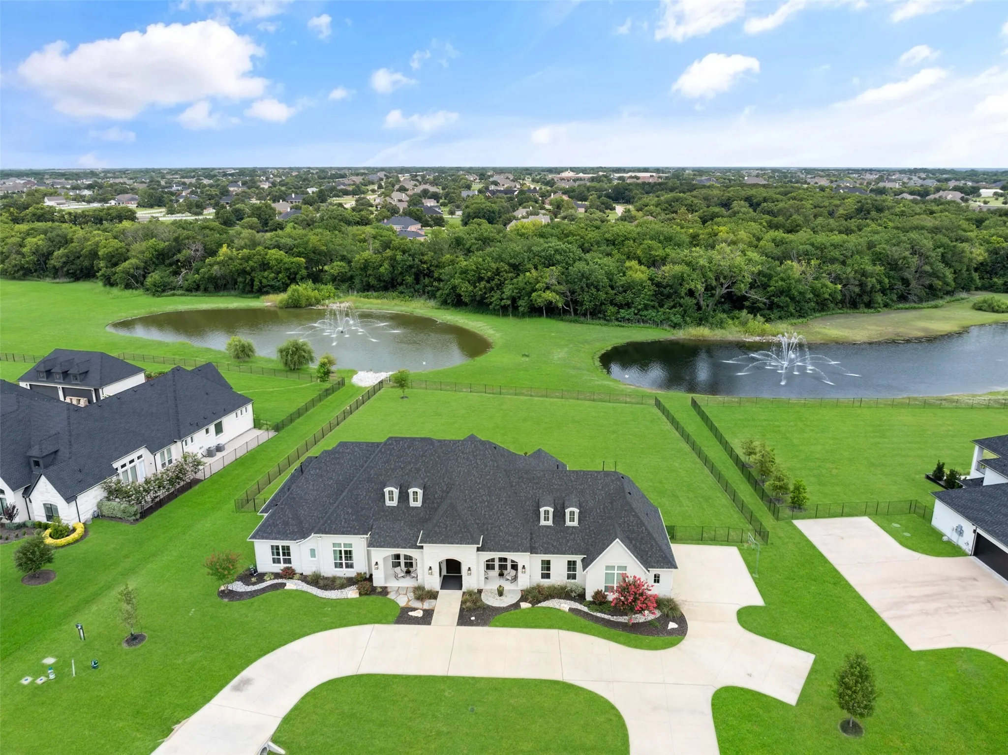 Single Family Residence For Sale in Collin County , 701 Inverness Lane, Lucas, Texas 75002, 5 Bedroom, 6 Bathroom, 3 Garage spaces, 4,661 Sqft, built in 2020, mls#21307783, Real Estate Agent in Lucas, Homes For Sale in Collin county, Homes For Sale in Lucas, Realtor in Lucas Texas, Real Estate Brokerage Independent Realty Texas, Luminita Cordes Realtor