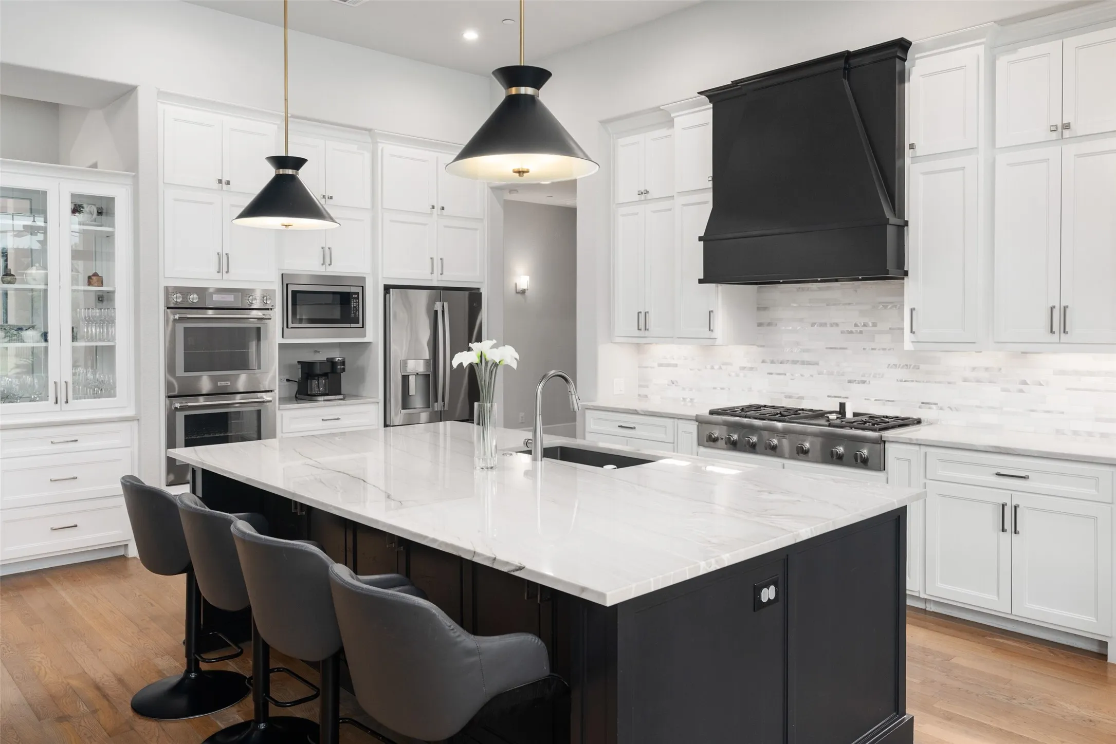 Single Family Residence For Sale in Collin County , 701 Inverness Lane, Lucas, Texas 75002, 5 Bedroom, 6 Bathroom, 3 Garage spaces, 4,661 Sqft, built in 2020, mls#21307783, Real Estate Agent in Lucas, Homes For Sale in Collin county, Homes For Sale in Lucas, Realtor in Lucas Texas, Real Estate Brokerage Independent Realty Texas, Luminita Cordes Realtor