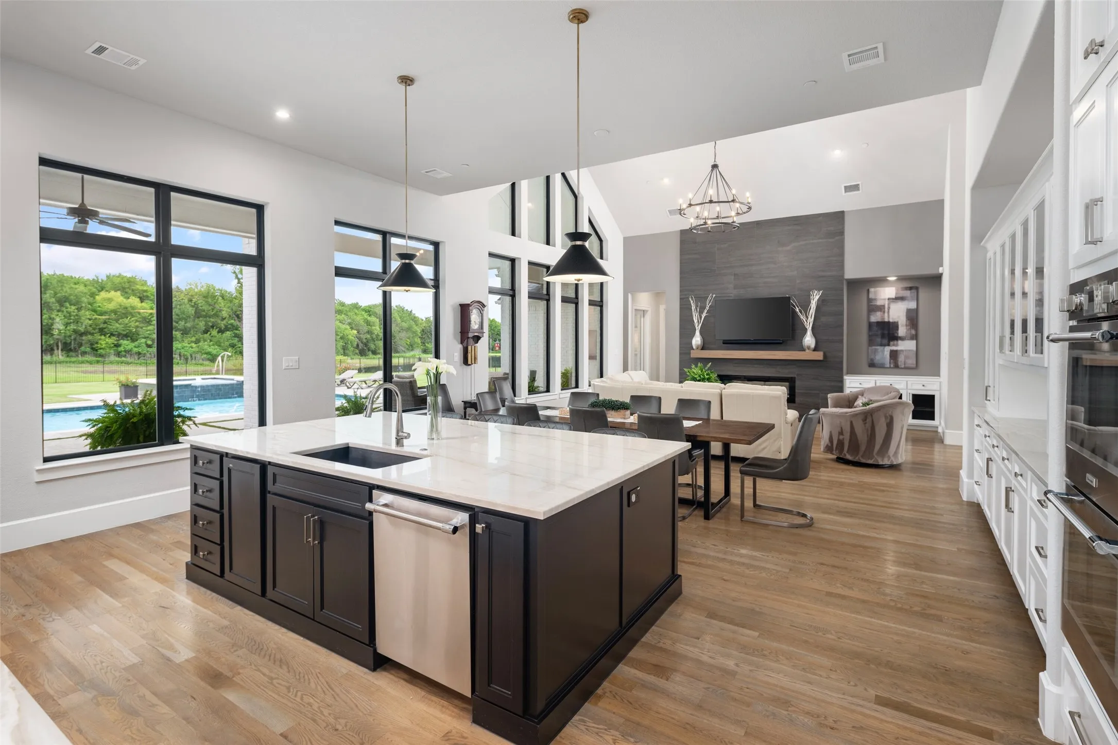 Single Family Residence For Sale in Collin County , 701 Inverness Lane, Lucas, Texas 75002, 5 Bedroom, 6 Bathroom, 3 Garage spaces, 4,661 Sqft, built in 2020, mls#21307783, Real Estate Agent in Lucas, Homes For Sale in Collin county, Homes For Sale in Lucas, Realtor in Lucas Texas, Real Estate Brokerage Independent Realty Texas, Luminita Cordes Realtor