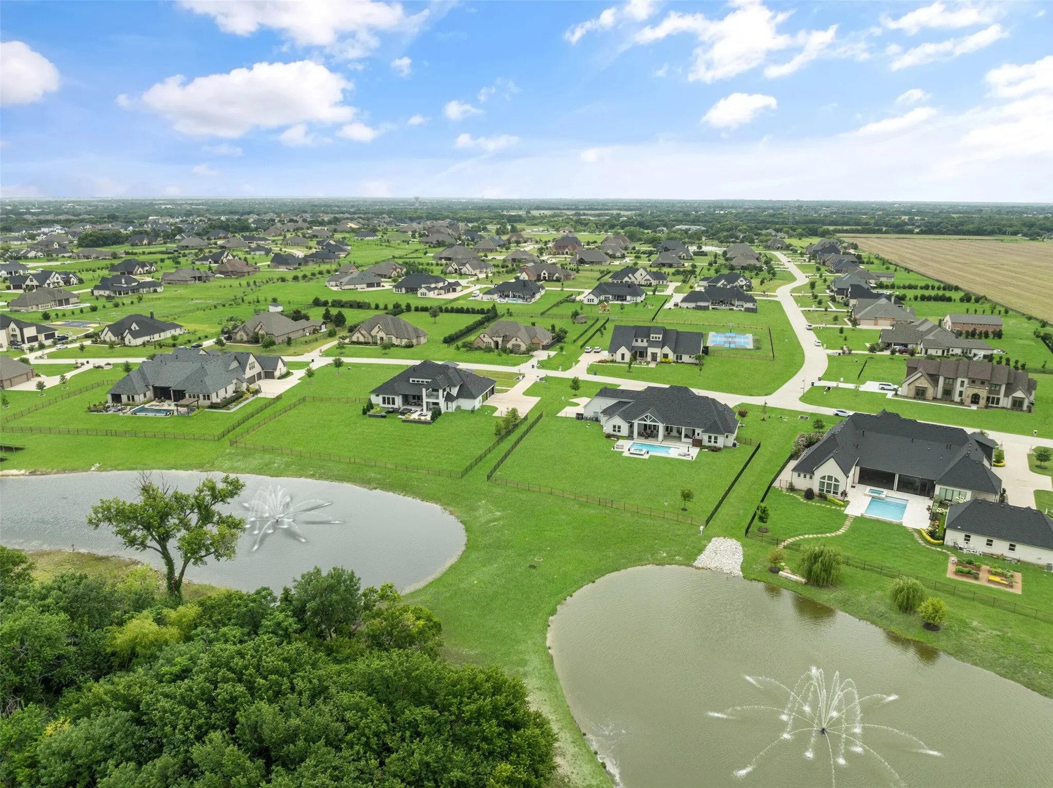 Single Family Residence For Sale in Collin County , 701 Inverness Lane, Lucas, Texas 75002, 5 Bedroom, 6 Bathroom, 3 Garage spaces, 4,661 Sqft, built in 2020, mls#21307783, Real Estate Agent in Lucas, Homes For Sale in Collin county, Homes For Sale in Lucas, Realtor in Lucas Texas, Real Estate Brokerage Independent Realty Texas, Luminita Cordes Realtor