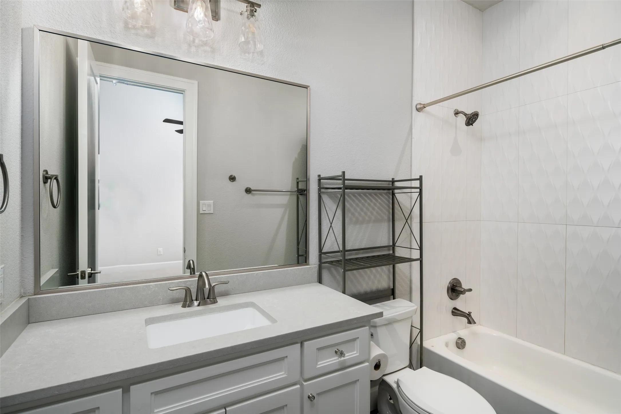 Single Family Residence For Sale in Collin County , 701 Inverness Lane, Lucas, Texas 75002, 5 Bedroom, 6 Bathroom, 3 Garage spaces, 4,661 Sqft, built in 2020, mls#21307783, Real Estate Agent in Lucas, Homes For Sale in Collin county, Homes For Sale in Lucas, Realtor in Lucas Texas, Real Estate Brokerage Independent Realty Texas, Luminita Cordes Realtor
