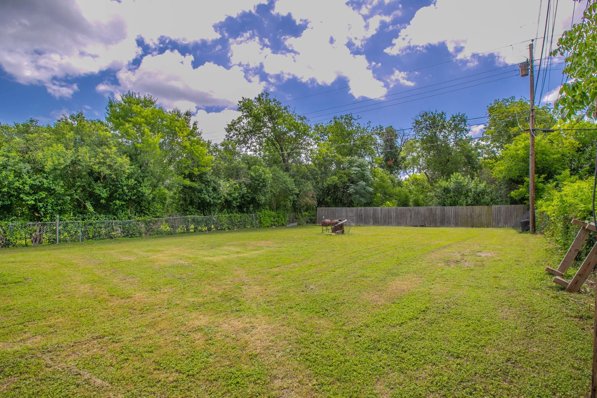 Single Family Residence For Sale in Mc Lennan County , 4816 Inwood Drive, Beverly Hills, Texas 76711, 3 Bedrooms, 2 Bathrooms, Garage spaces, 1,416 Sqft, built in 1962, Price $190,000, mls#21311814, Real Estate Agent in Beverly Hills, Homes For Sale in Mc Lennan county, Homes For Sale in Beverly Hills, Realtor in Beverly Hills Texas, Real Estate Brokerage Independent Realty Texas, Luminita Cordes Realtor