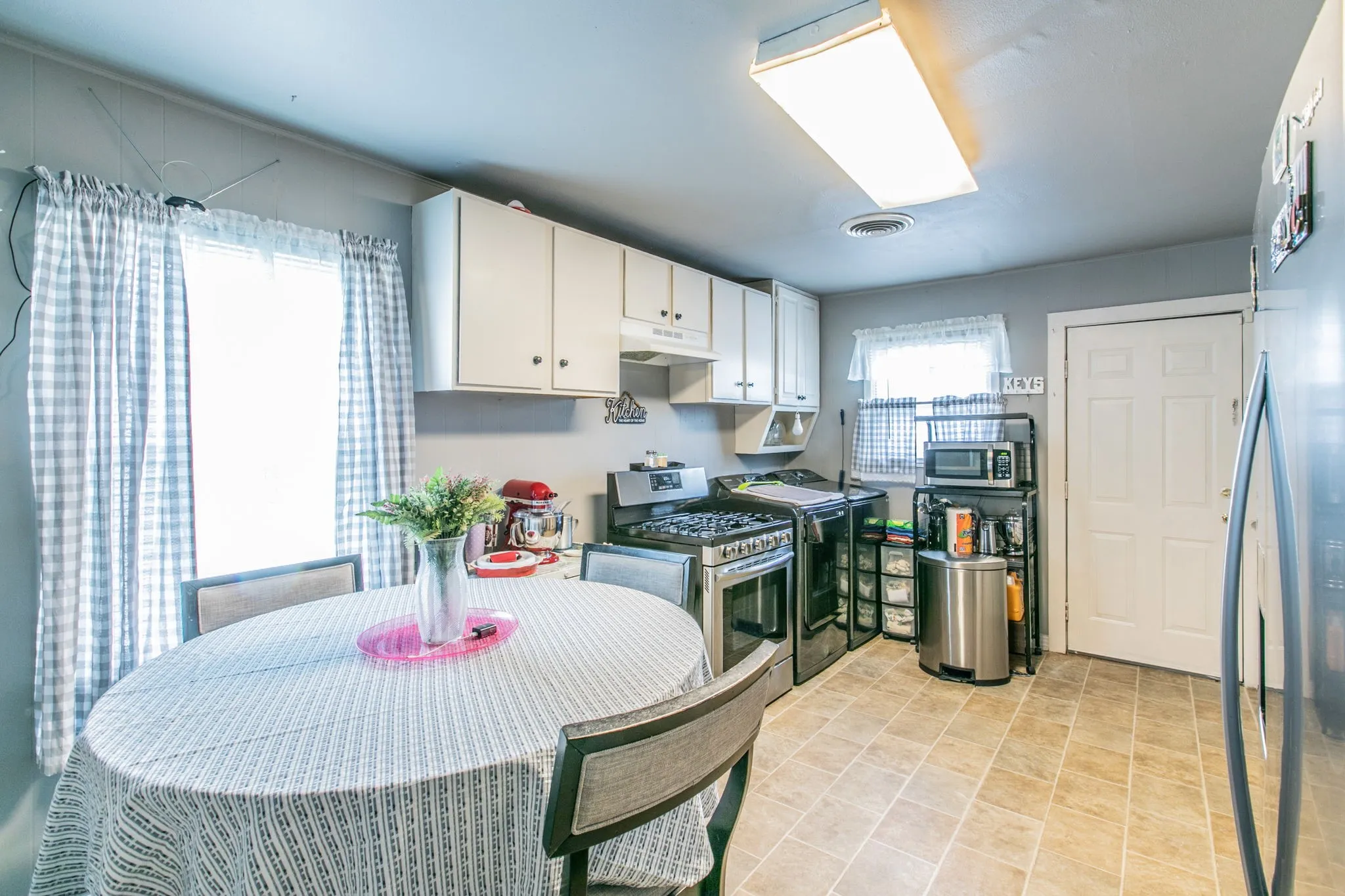 Single Family Residence For Sale in Mc Lennan County , 4816 Inwood Drive, Beverly Hills, Texas 76711, 3 Bedrooms, 2 Bathrooms, Garage spaces, 1,416 Sqft, built in 1962, Price $190,000, mls#21311814, Real Estate Agent in Beverly Hills, Homes For Sale in Mc Lennan county, Homes For Sale in Beverly Hills, Realtor in Beverly Hills Texas, Real Estate Brokerage Independent Realty Texas, Luminita Cordes Realtor