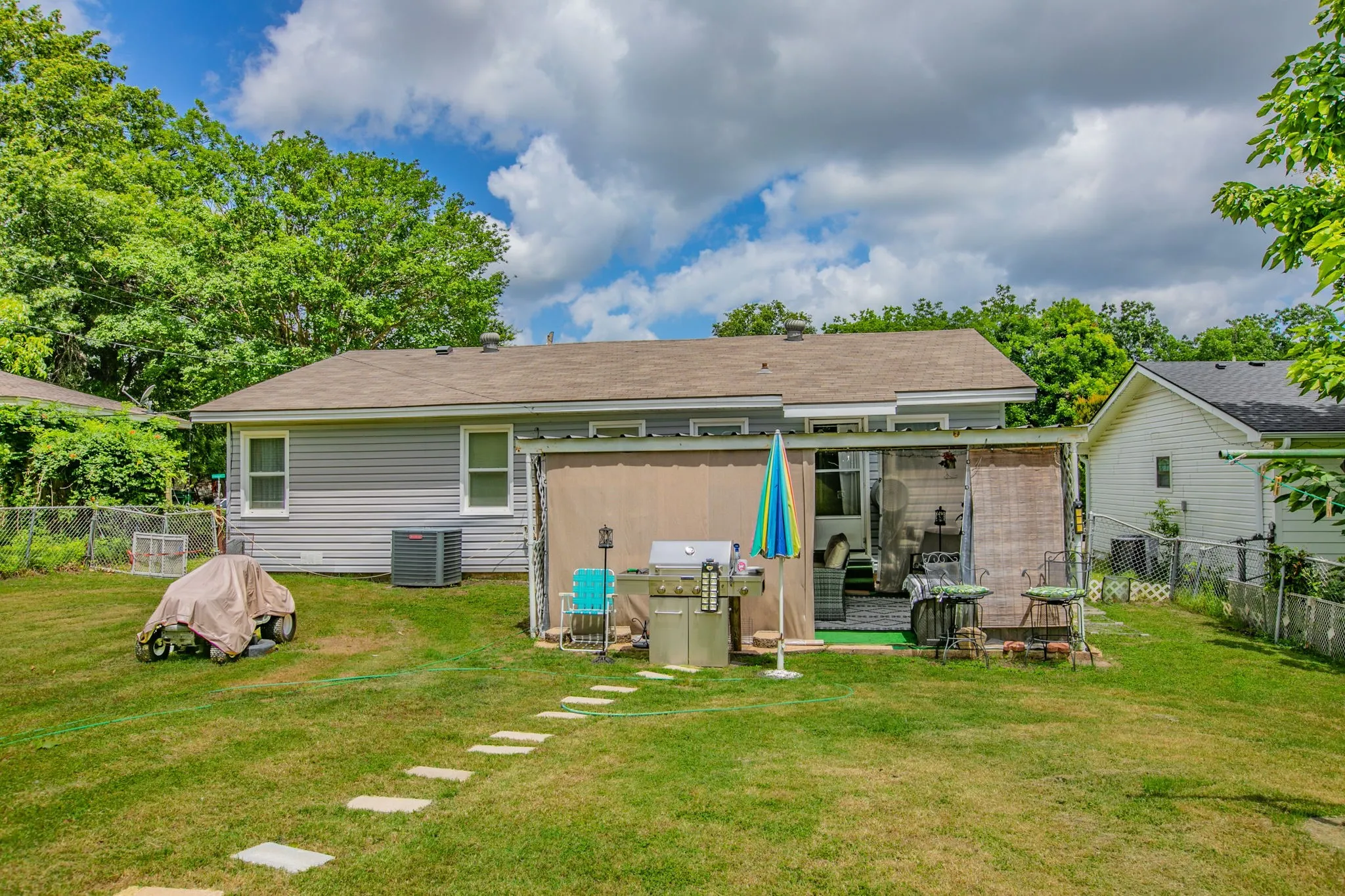 Single Family Residence For Sale in Mc Lennan County , 4816 Inwood Drive, Beverly Hills, Texas 76711, 3 Bedrooms, 2 Bathrooms, Garage spaces, 1,416 Sqft, built in 1962, Price $190,000, mls#21311814, Real Estate Agent in Beverly Hills, Homes For Sale in Mc Lennan county, Homes For Sale in Beverly Hills, Realtor in Beverly Hills Texas, Real Estate Brokerage Independent Realty Texas, Luminita Cordes Realtor
