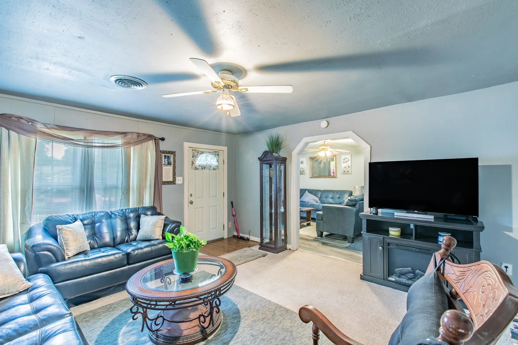 Single Family Residence For Sale in Mc Lennan County , 4816 Inwood Drive, Beverly Hills, Texas 76711, 3 Bedrooms, 2 Bathrooms, Garage spaces, 1,416 Sqft, built in 1962, Price $190,000, mls#21311814, Real Estate Agent in Beverly Hills, Homes For Sale in Mc Lennan county, Homes For Sale in Beverly Hills, Realtor in Beverly Hills Texas, Real Estate Brokerage Independent Realty Texas, Luminita Cordes Realtor