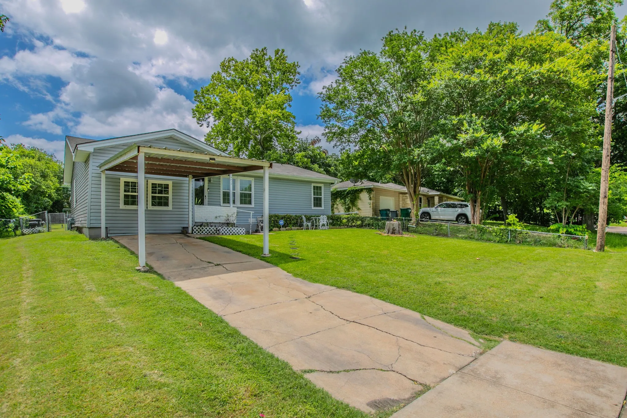 Single Family Residence For Sale in Mc Lennan County , 4816 Inwood Drive, Beverly Hills, Texas 76711, 3 Bedrooms, 2 Bathrooms, Garage spaces, 1,416 Sqft, built in 1962, Price $190,000, mls#21311814, Real Estate Agent in Beverly Hills, Homes For Sale in Mc Lennan county, Homes For Sale in Beverly Hills, Realtor in Beverly Hills Texas, Real Estate Brokerage Independent Realty Texas, Luminita Cordes Realtor