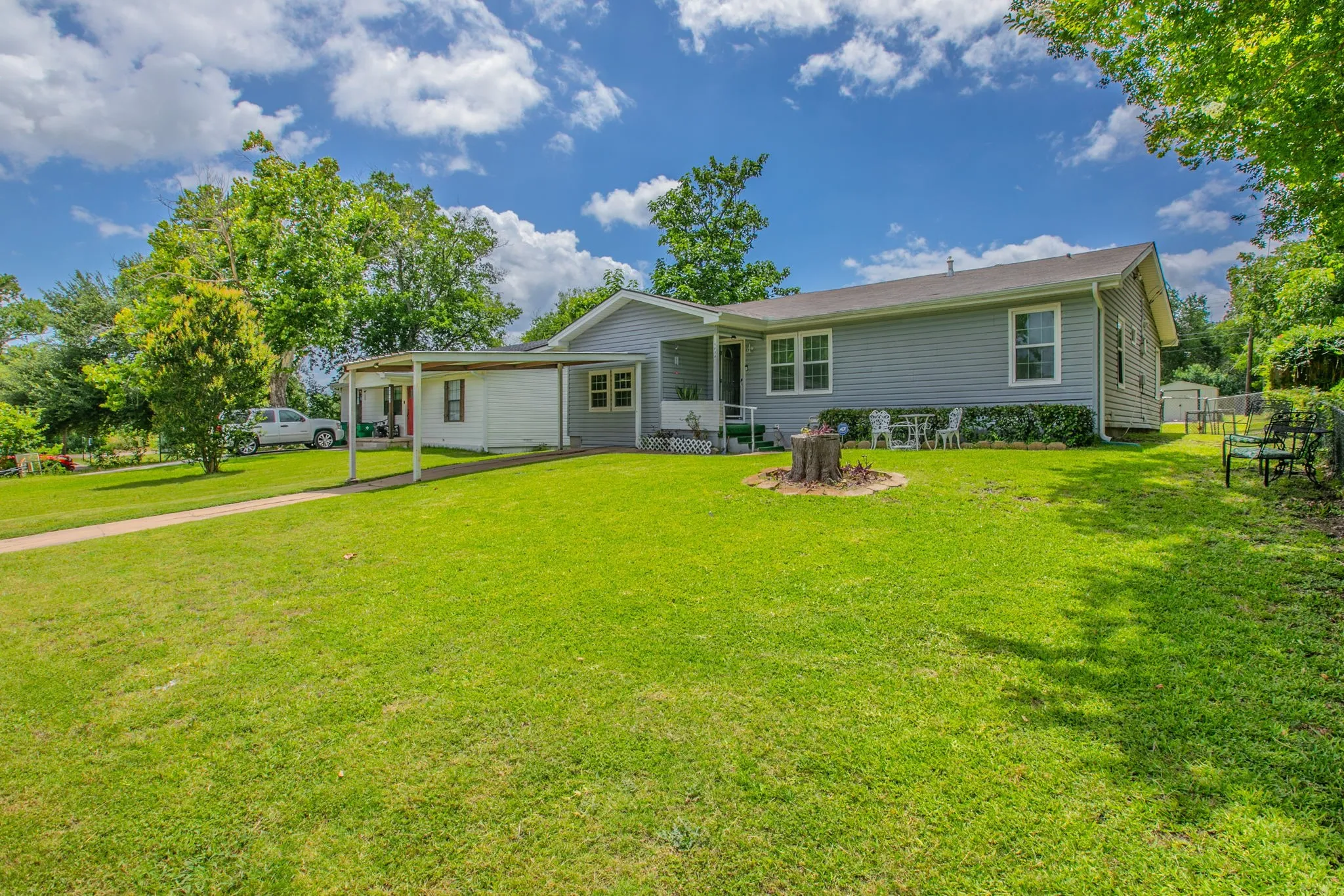 Single Family Residence For Sale in Mc Lennan County , 4816 Inwood Drive, Beverly Hills, Texas 76711, 3 Bedrooms, 2 Bathrooms, Garage spaces, 1,416 Sqft, built in 1962, Price $190,000, mls#21311814, Real Estate Agent in Beverly Hills, Homes For Sale in Mc Lennan county, Homes For Sale in Beverly Hills, Realtor in Beverly Hills Texas, Real Estate Brokerage Independent Realty Texas, Luminita Cordes Realtor