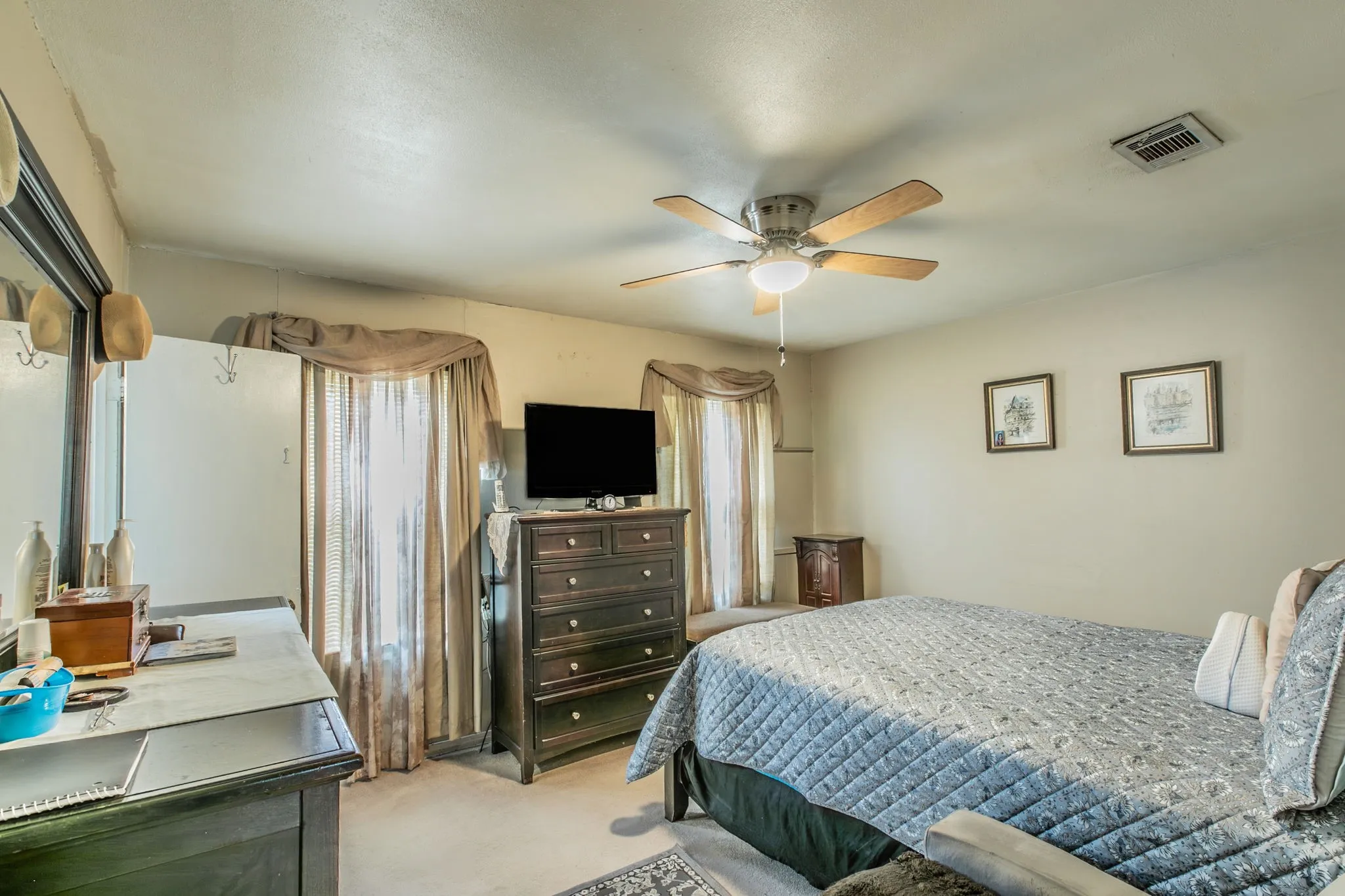 Single Family Residence For Sale in Mc Lennan County , 4816 Inwood Drive, Beverly Hills, Texas 76711, 3 Bedrooms, 2 Bathrooms, Garage spaces, 1,416 Sqft, built in 1962, Price $190,000, mls#21311814, Real Estate Agent in Beverly Hills, Homes For Sale in Mc Lennan county, Homes For Sale in Beverly Hills, Realtor in Beverly Hills Texas, Real Estate Brokerage Independent Realty Texas, Luminita Cordes Realtor