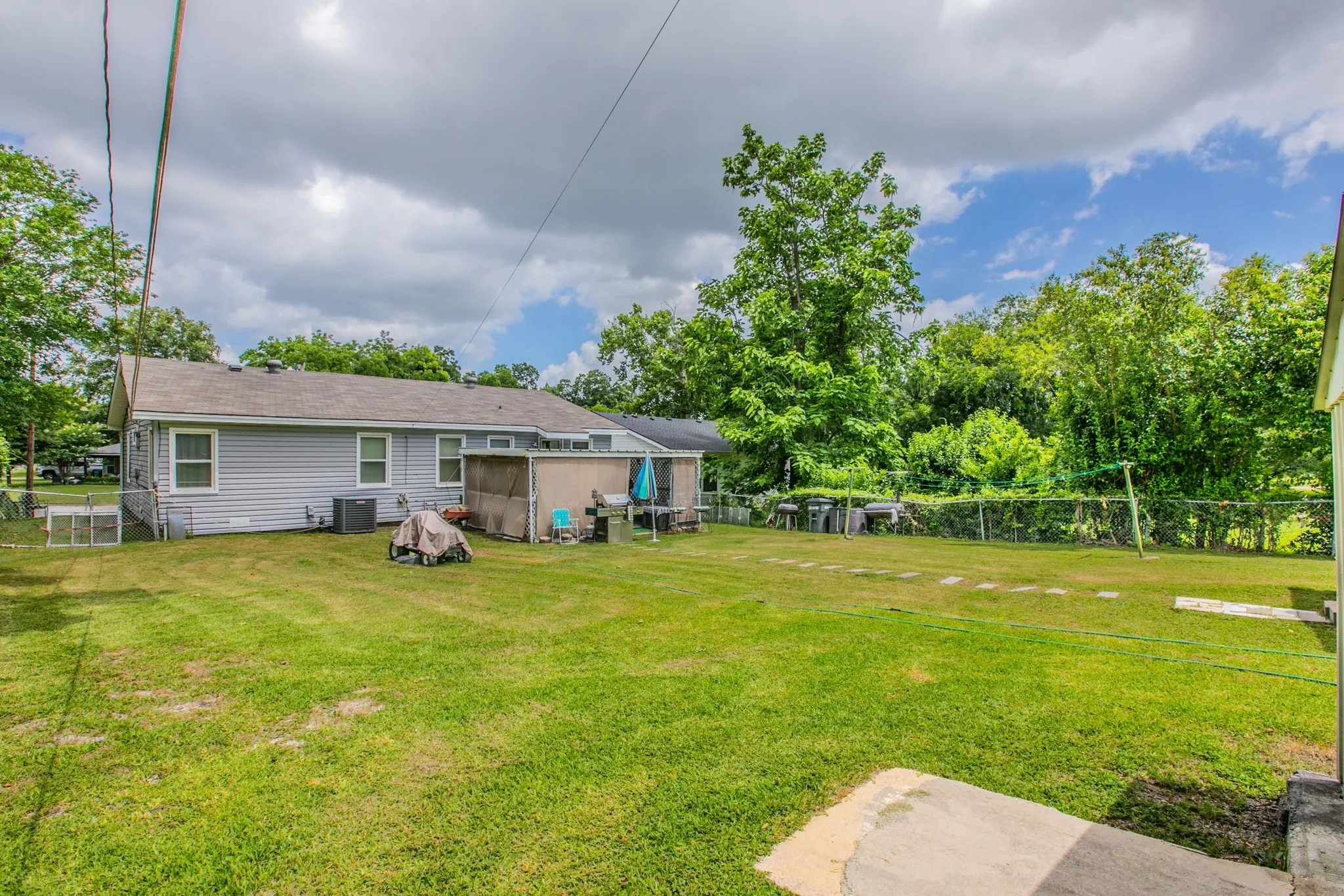 Single Family Residence For Sale in Mc Lennan County , 4816 Inwood Drive, Beverly Hills, Texas 76711, 3 Bedrooms, 2 Bathrooms, Garage spaces, 1,416 Sqft, built in 1962, Price $190,000, mls#21311814, Real Estate Agent in Beverly Hills, Homes For Sale in Mc Lennan county, Homes For Sale in Beverly Hills, Realtor in Beverly Hills Texas, Real Estate Brokerage Independent Realty Texas, Luminita Cordes Realtor