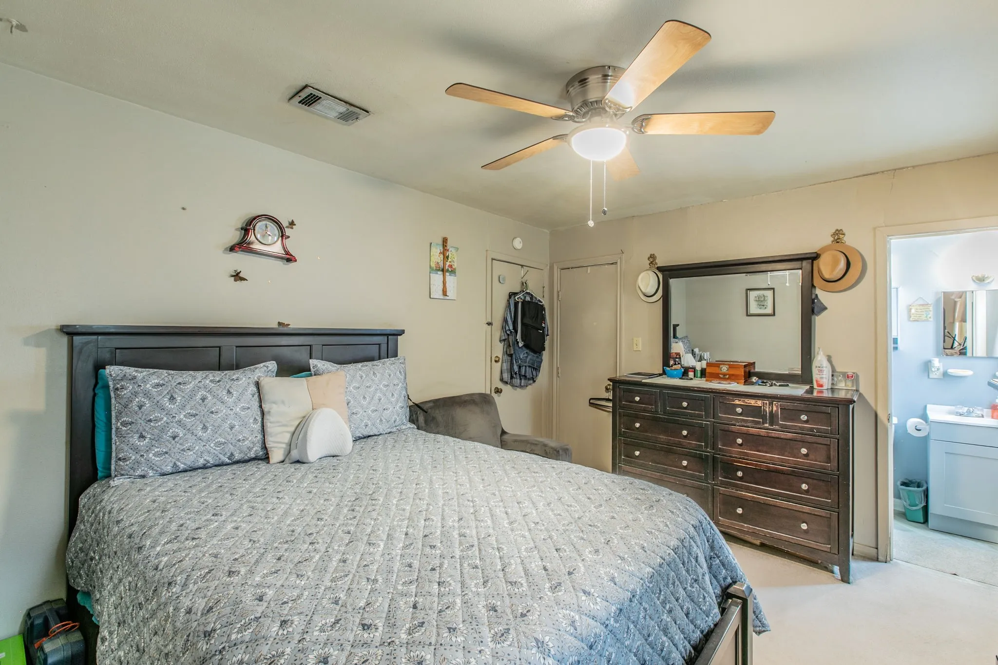 Single Family Residence For Sale in Mc Lennan County , 4816 Inwood Drive, Beverly Hills, Texas 76711, 3 Bedrooms, 2 Bathrooms, Garage spaces, 1,416 Sqft, built in 1962, Price $190,000, mls#21311814, Real Estate Agent in Beverly Hills, Homes For Sale in Mc Lennan county, Homes For Sale in Beverly Hills, Realtor in Beverly Hills Texas, Real Estate Brokerage Independent Realty Texas, Luminita Cordes Realtor