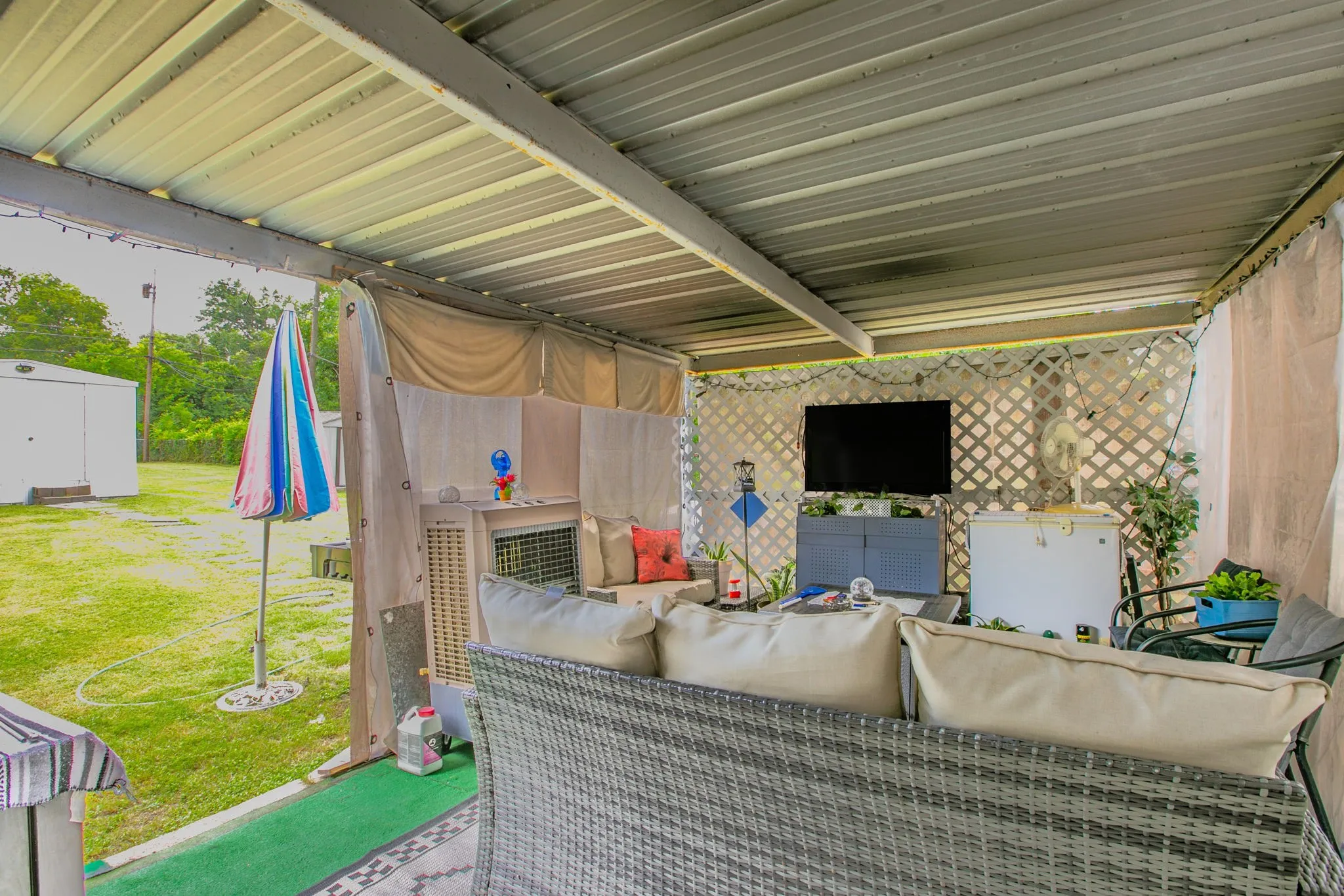 Single Family Residence For Sale in Mc Lennan County , 4816 Inwood Drive, Beverly Hills, Texas 76711, 3 Bedrooms, 2 Bathrooms, Garage spaces, 1,416 Sqft, built in 1962, Price $190,000, mls#21311814, Real Estate Agent in Beverly Hills, Homes For Sale in Mc Lennan county, Homes For Sale in Beverly Hills, Realtor in Beverly Hills Texas, Real Estate Brokerage Independent Realty Texas, Luminita Cordes Realtor