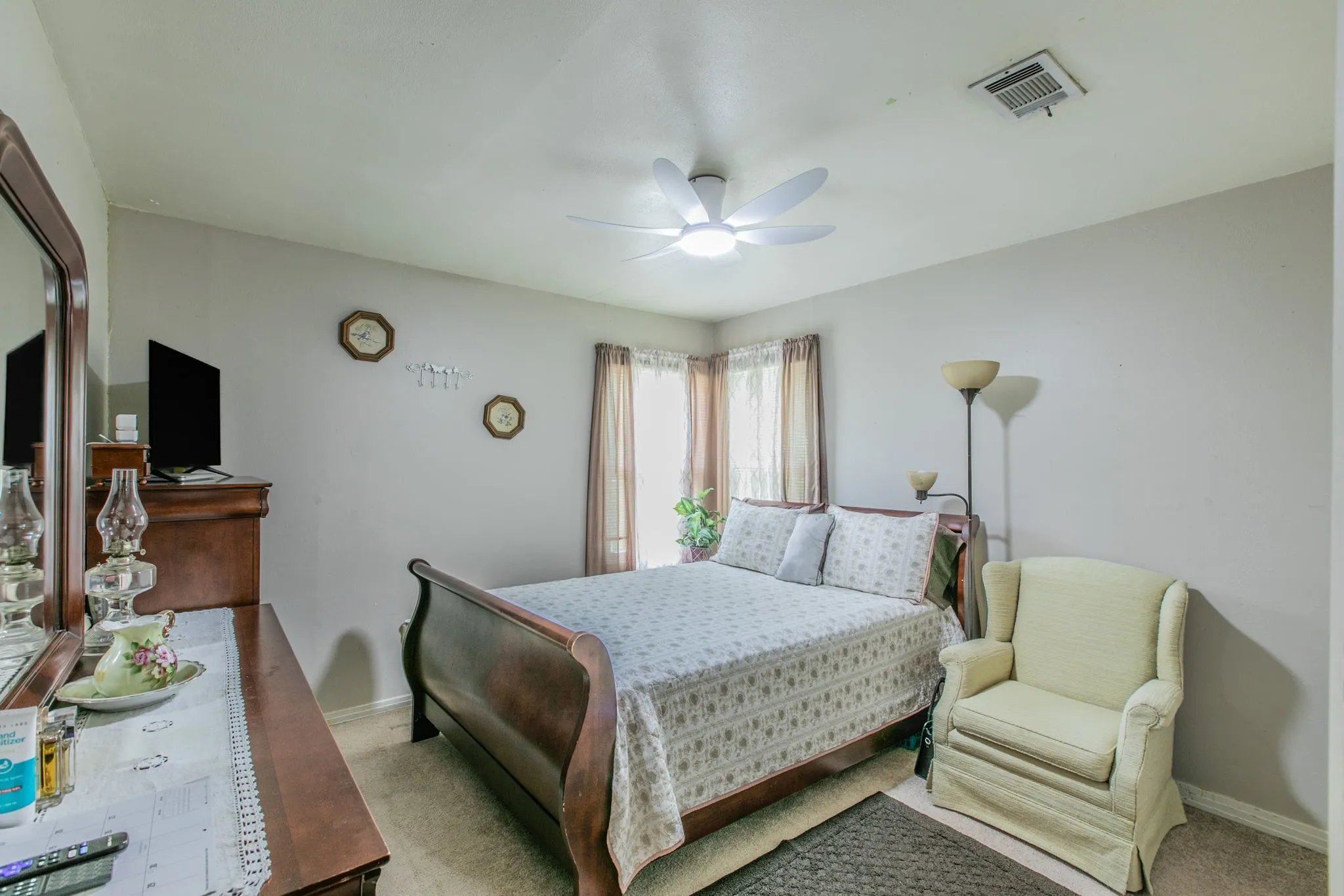 Single Family Residence For Sale in Mc Lennan County , 4816 Inwood Drive, Beverly Hills, Texas 76711, 3 Bedrooms, 2 Bathrooms, Garage spaces, 1,416 Sqft, built in 1962, Price $190,000, mls#21311814, Real Estate Agent in Beverly Hills, Homes For Sale in Mc Lennan county, Homes For Sale in Beverly Hills, Realtor in Beverly Hills Texas, Real Estate Brokerage Independent Realty Texas, Luminita Cordes Realtor