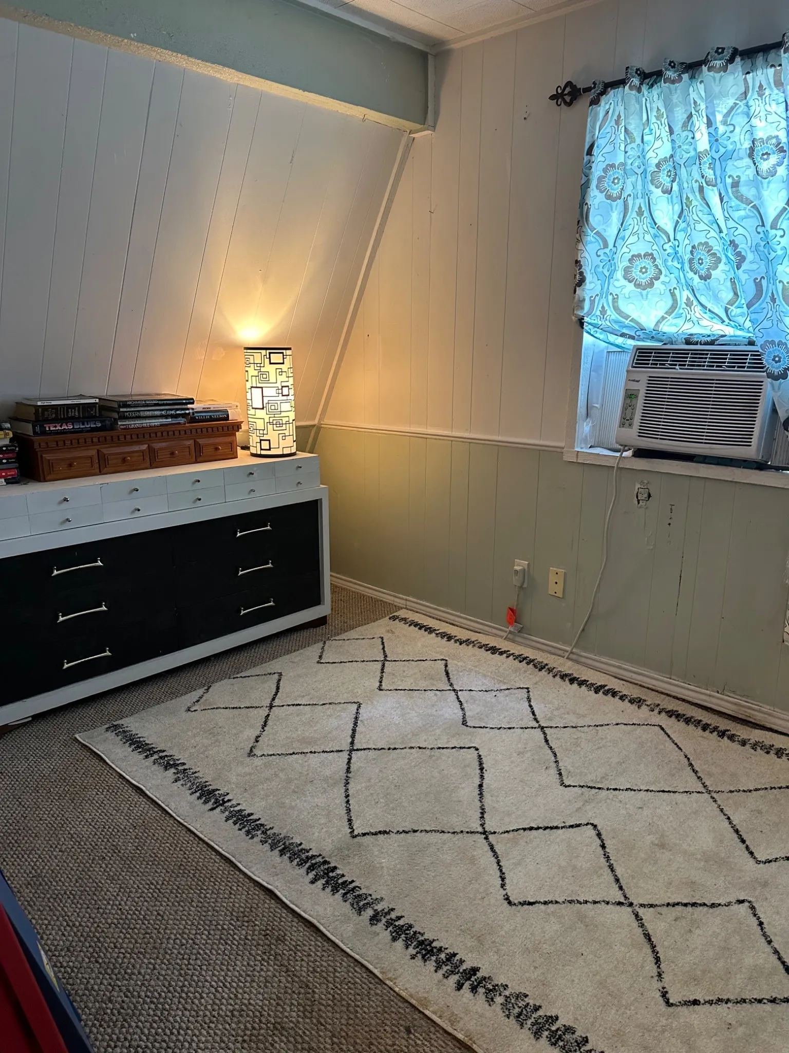 Single Family Residence For Sale in Henderson County , 355 Spring Valley Street, Gun Barrel City, Texas 75156, 3 Bedroom, 2 Bathroom, Garage spaces, 1,092 Sqft, built in 1976, mls#21313275, Real Estate Agent in Gun Barrel City, Homes For Sale in Henderson county, Homes For Sale in Gun Barrel City, Realtor in Gun Barrel City Texas, Real Estate Brokerage Independent Realty Texas, Luminita Cordes Realtor