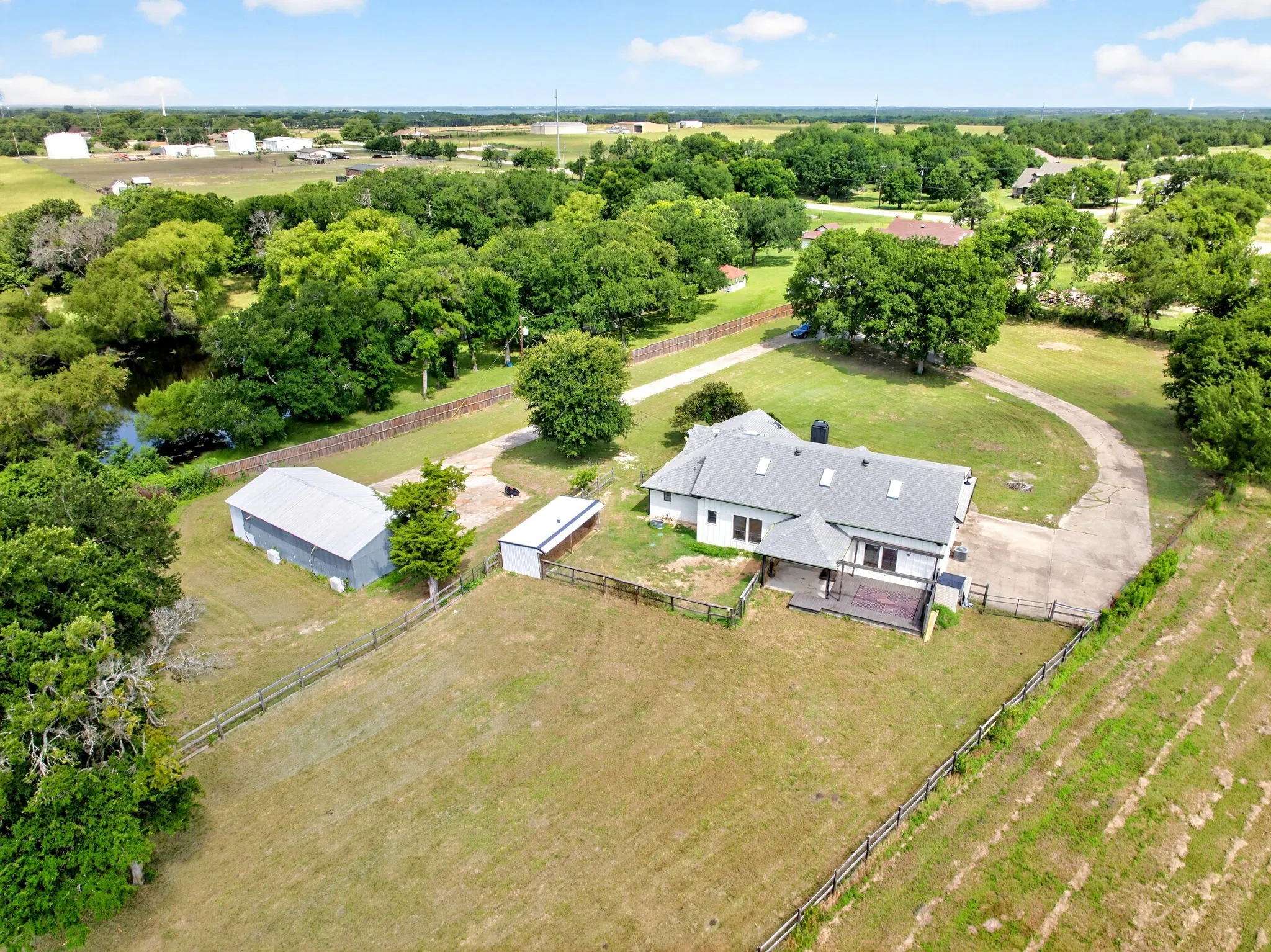 Single Family Residence For Sale in Collin County , 16346 Fm 1778, Farmersville, Texas 75442, 4 Bedroom, 3 Bathroom, 5 Garage spaces, 2,526 Sqft, built in 1986, mls#21308980, Real Estate Agent in Farmersville, Homes For Sale in Collin county, Homes For Sale in Farmersville, Realtor in Farmersville Texas, Real Estate Brokerage Independent Realty Texas, Luminita Cordes Realtor