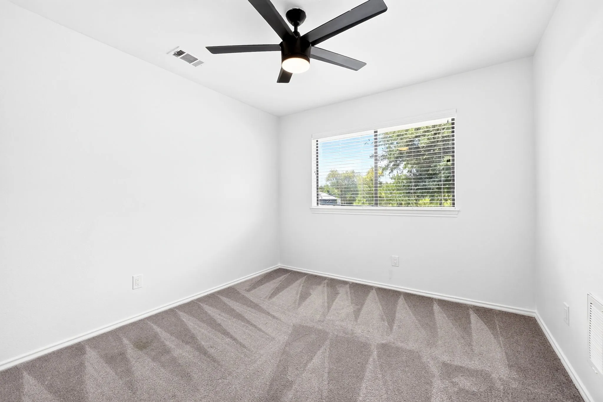 Single Family Residence For Sale in Collin County , 16346 Fm 1778, Farmersville, Texas 75442, 4 Bedroom, 3 Bathroom, 5 Garage spaces, 2,526 Sqft, built in 1986, mls#21308980, Real Estate Agent in Farmersville, Homes For Sale in Collin county, Homes For Sale in Farmersville, Realtor in Farmersville Texas, Real Estate Brokerage Independent Realty Texas, Luminita Cordes Realtor