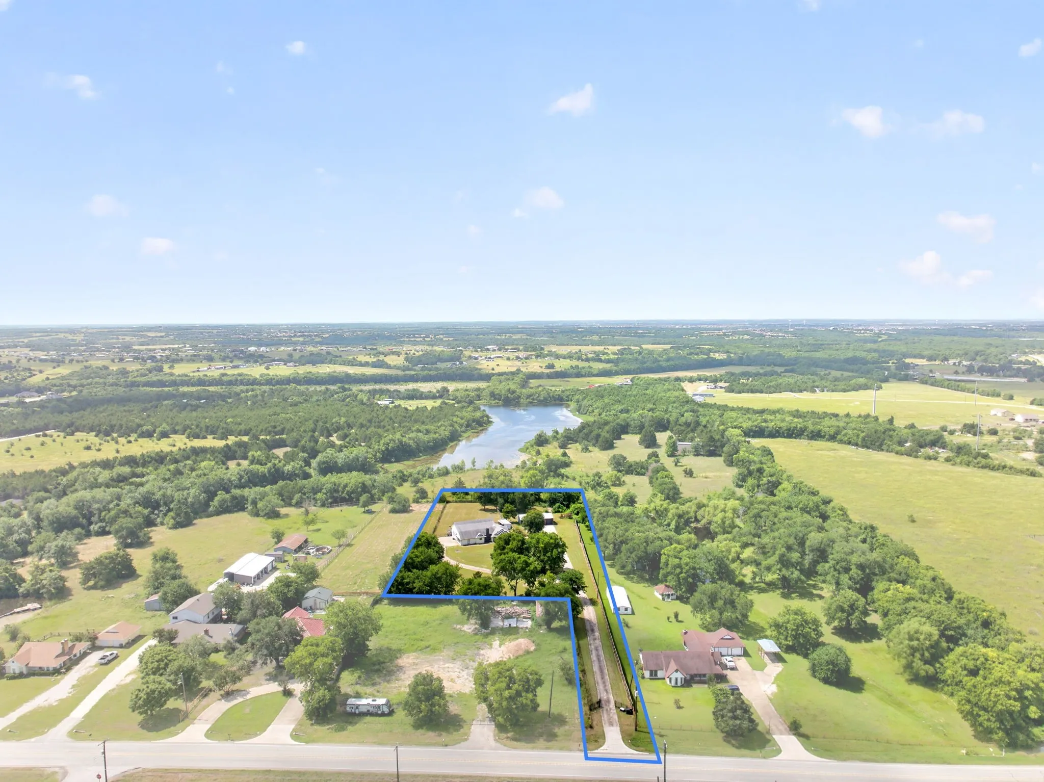 Single Family Residence For Sale in Collin County , 16346 Fm 1778, Farmersville, Texas 75442, 4 Bedroom, 3 Bathroom, 5 Garage spaces, 2,526 Sqft, built in 1986, mls#21308980, Real Estate Agent in Farmersville, Homes For Sale in Collin county, Homes For Sale in Farmersville, Realtor in Farmersville Texas, Real Estate Brokerage Independent Realty Texas, Luminita Cordes Realtor