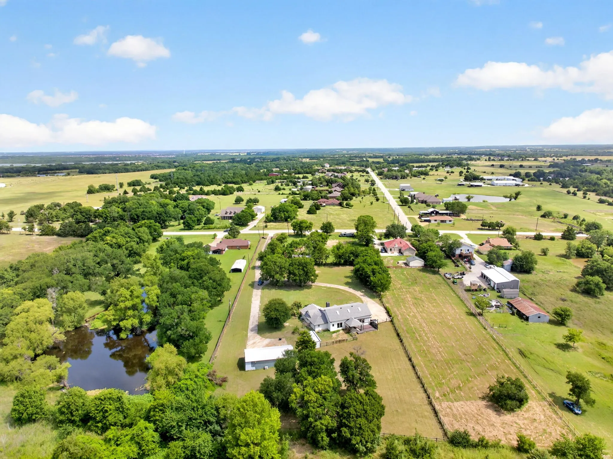 Single Family Residence For Sale in Collin County , 16346 Fm 1778, Farmersville, Texas 75442, 4 Bedroom, 3 Bathroom, 5 Garage spaces, 2,526 Sqft, built in 1986, mls#21308980, Real Estate Agent in Farmersville, Homes For Sale in Collin county, Homes For Sale in Farmersville, Realtor in Farmersville Texas, Real Estate Brokerage Independent Realty Texas, Luminita Cordes Realtor